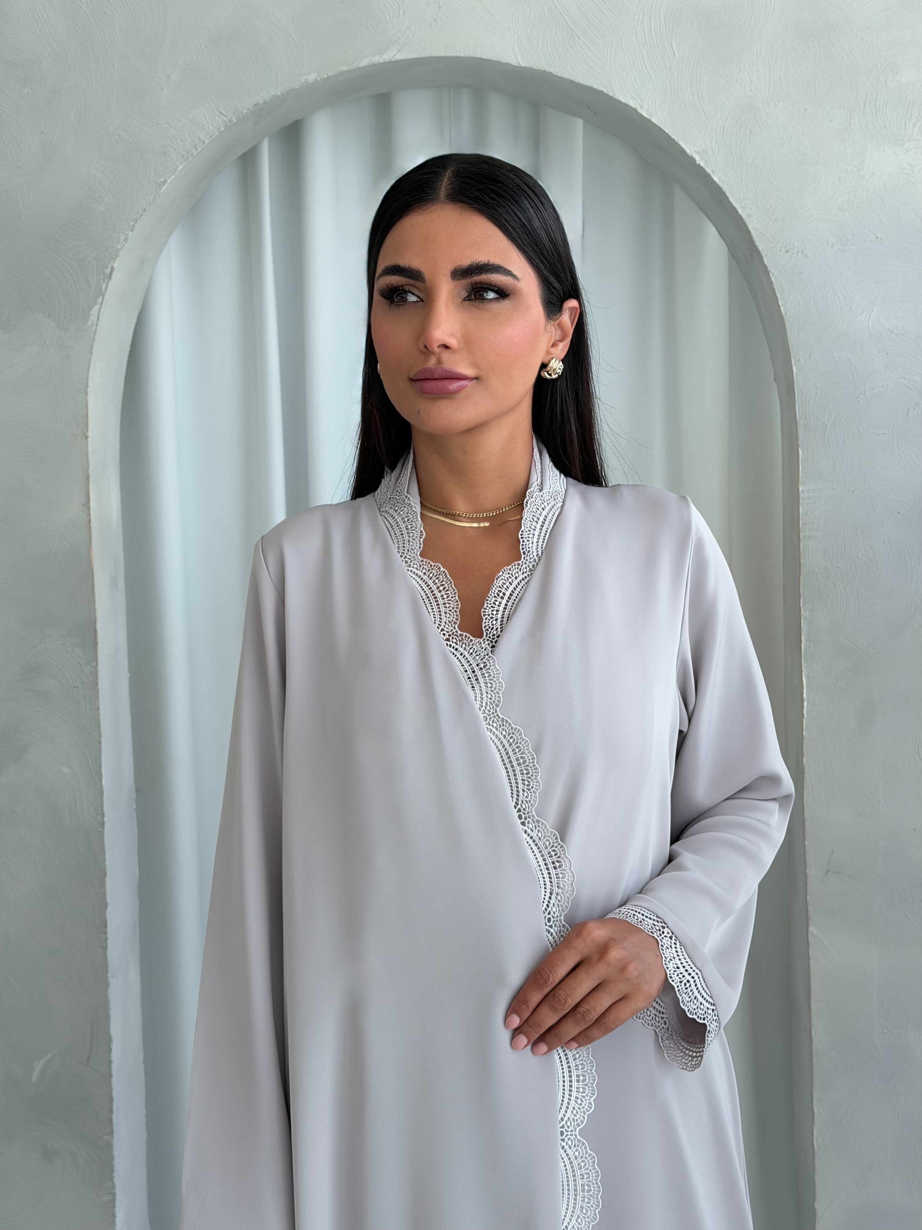 Thuraya in Grey
