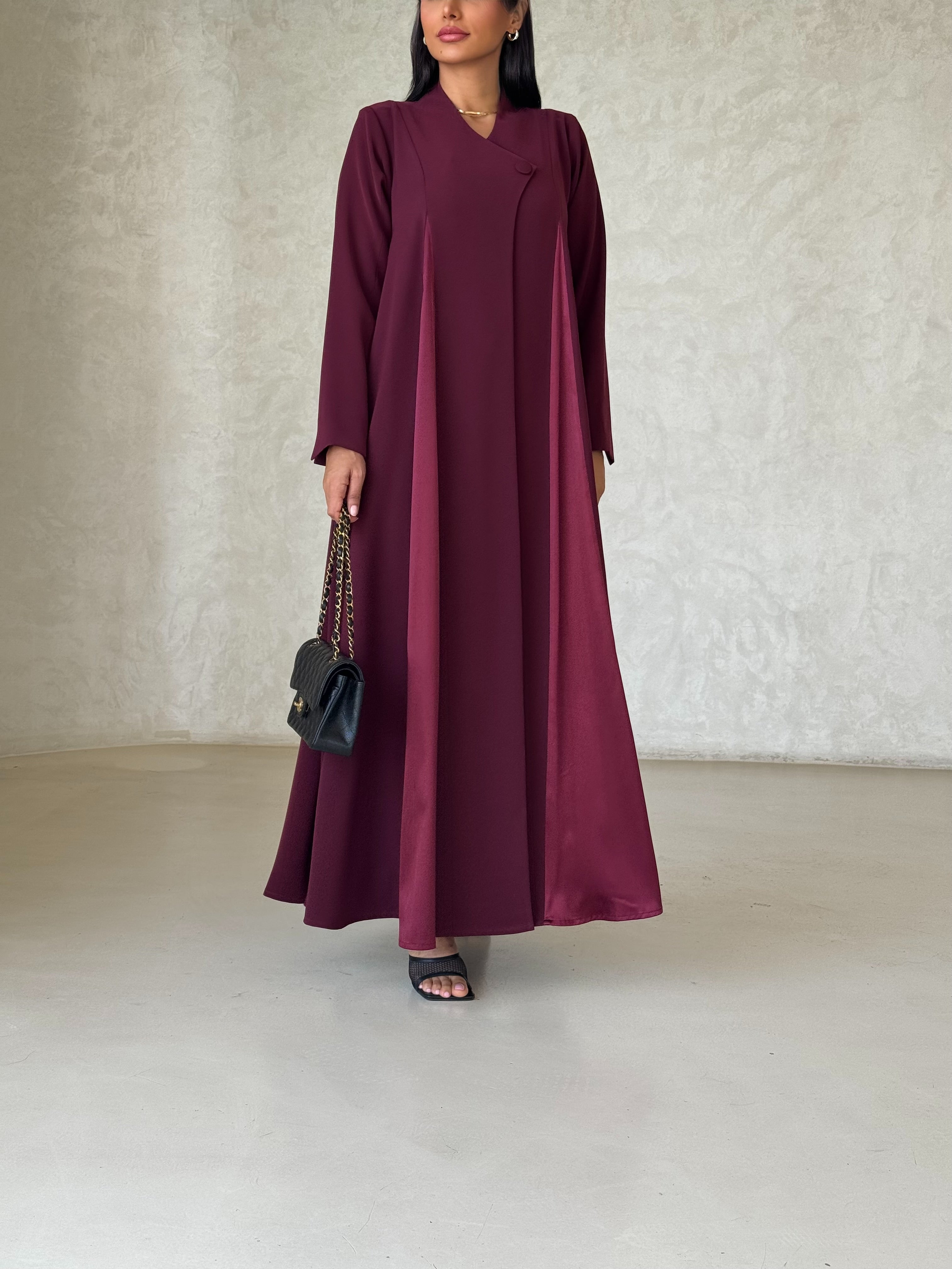 Muna in Maroon