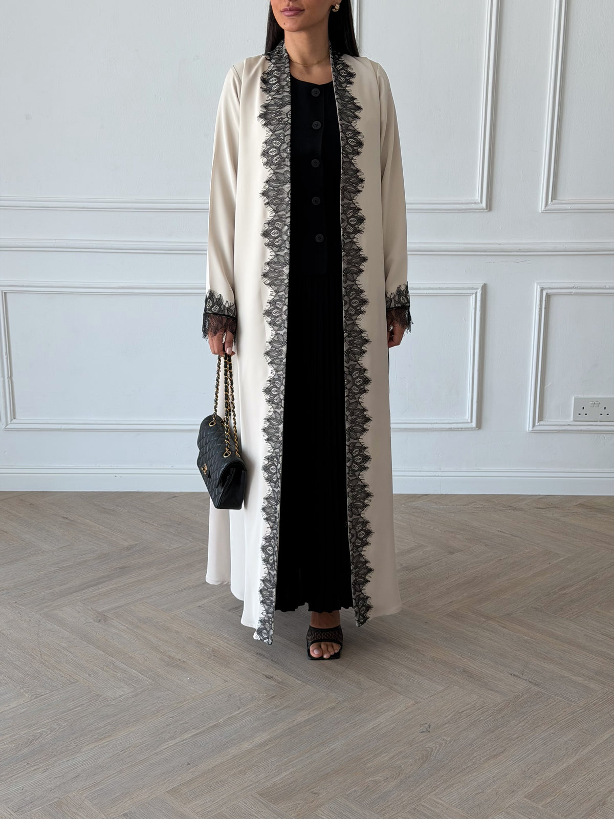 Rahaf in Beige