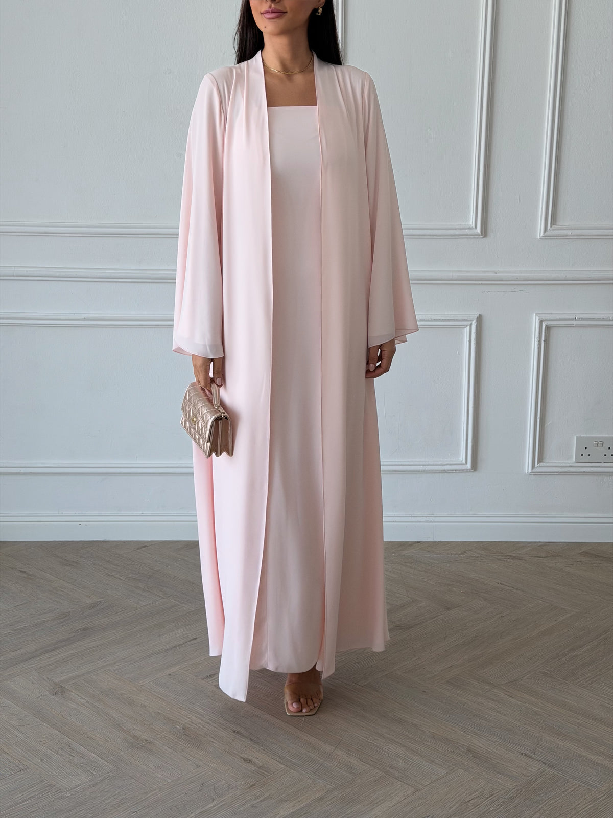 Mizna in Pink