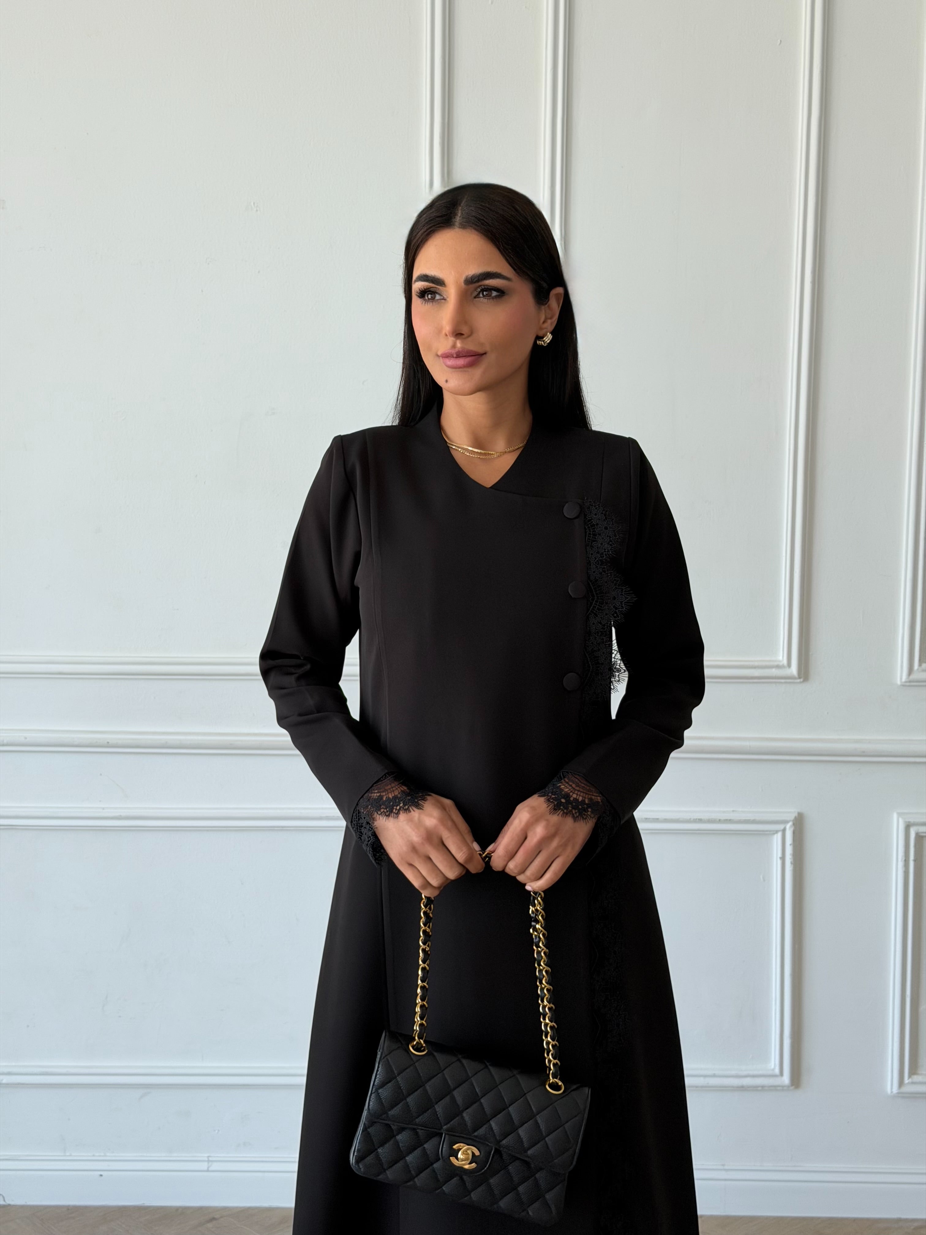 Mouza in Black