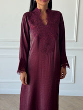 Ghayda in Shimmer Maroon