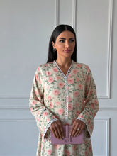 Roses Jalabya in Pink