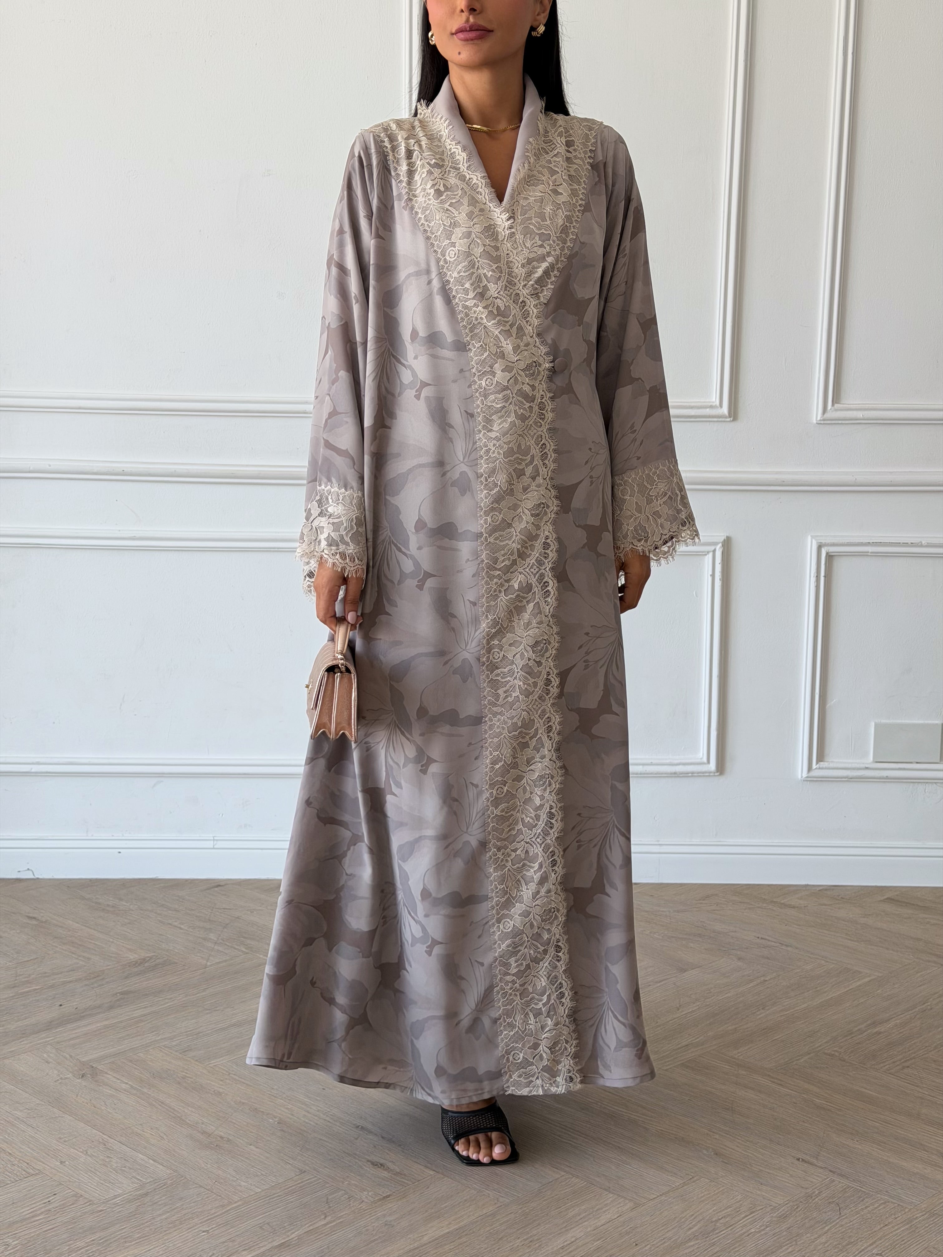 Madiya in Taupe