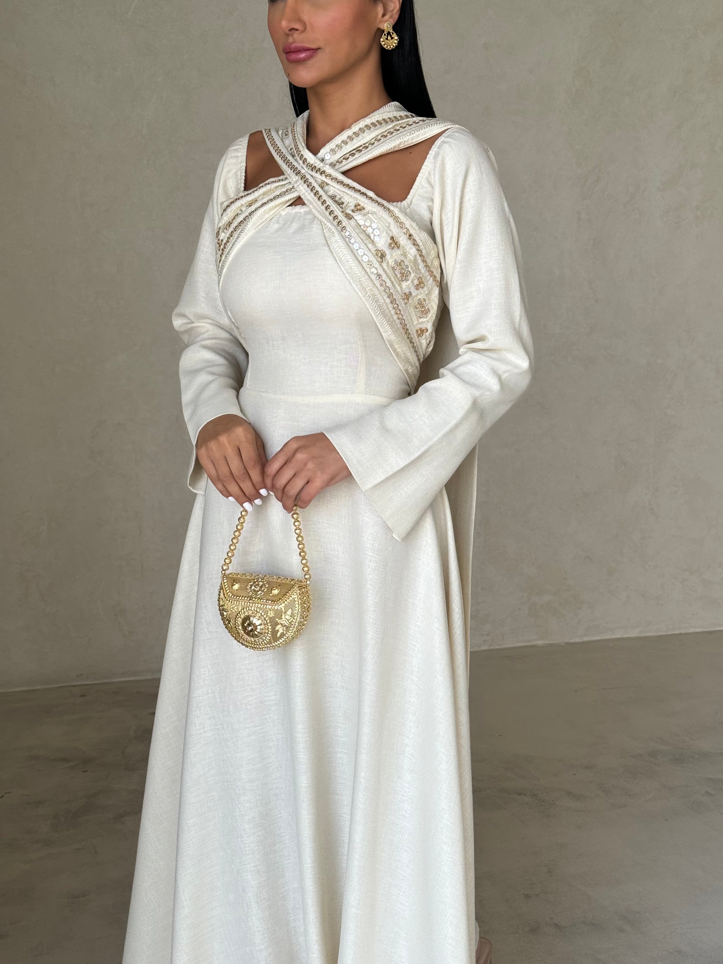 Amira in Cream