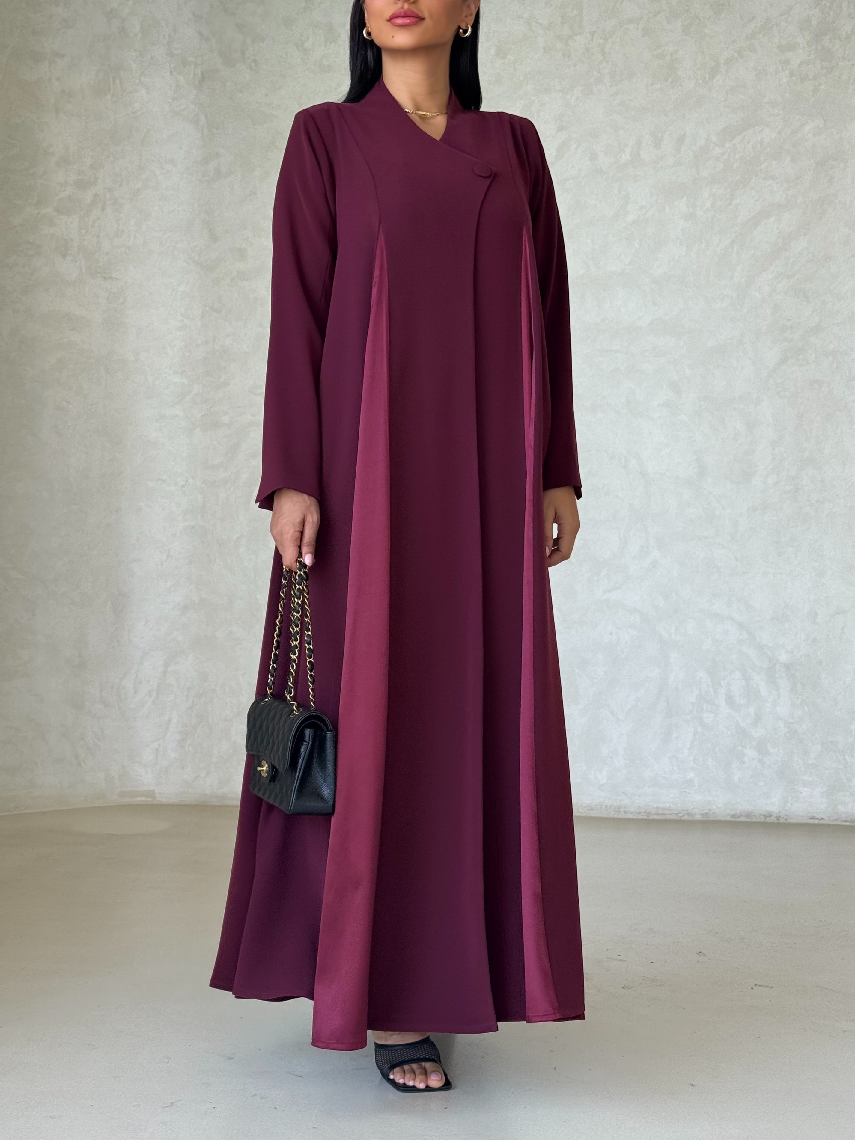 Muna in Maroon