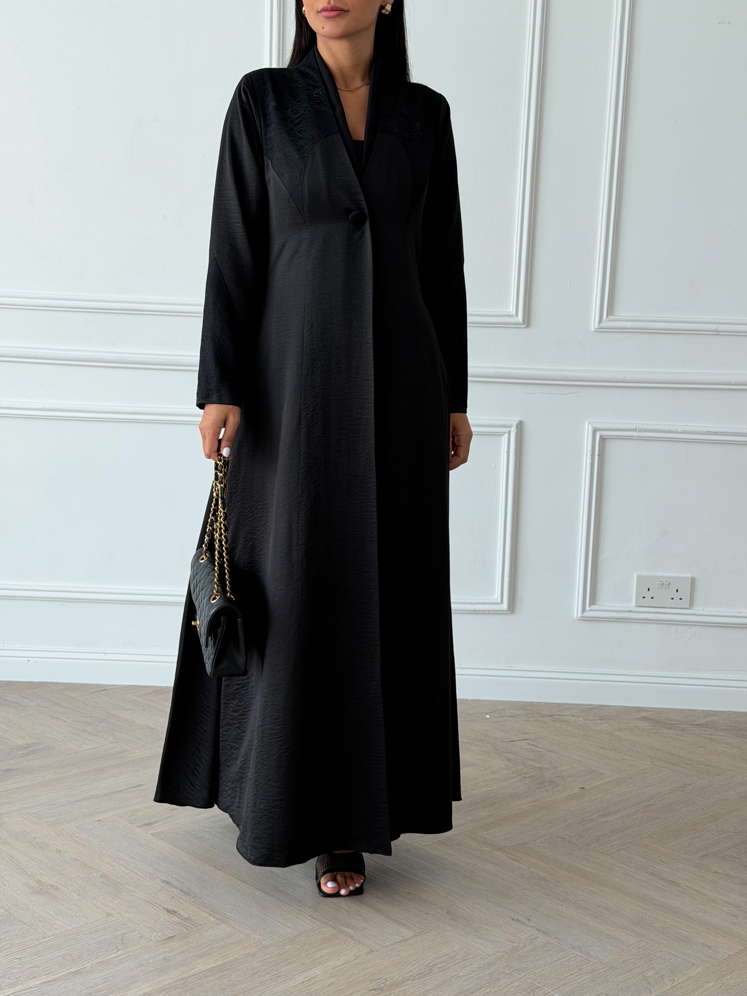 Manar in Black