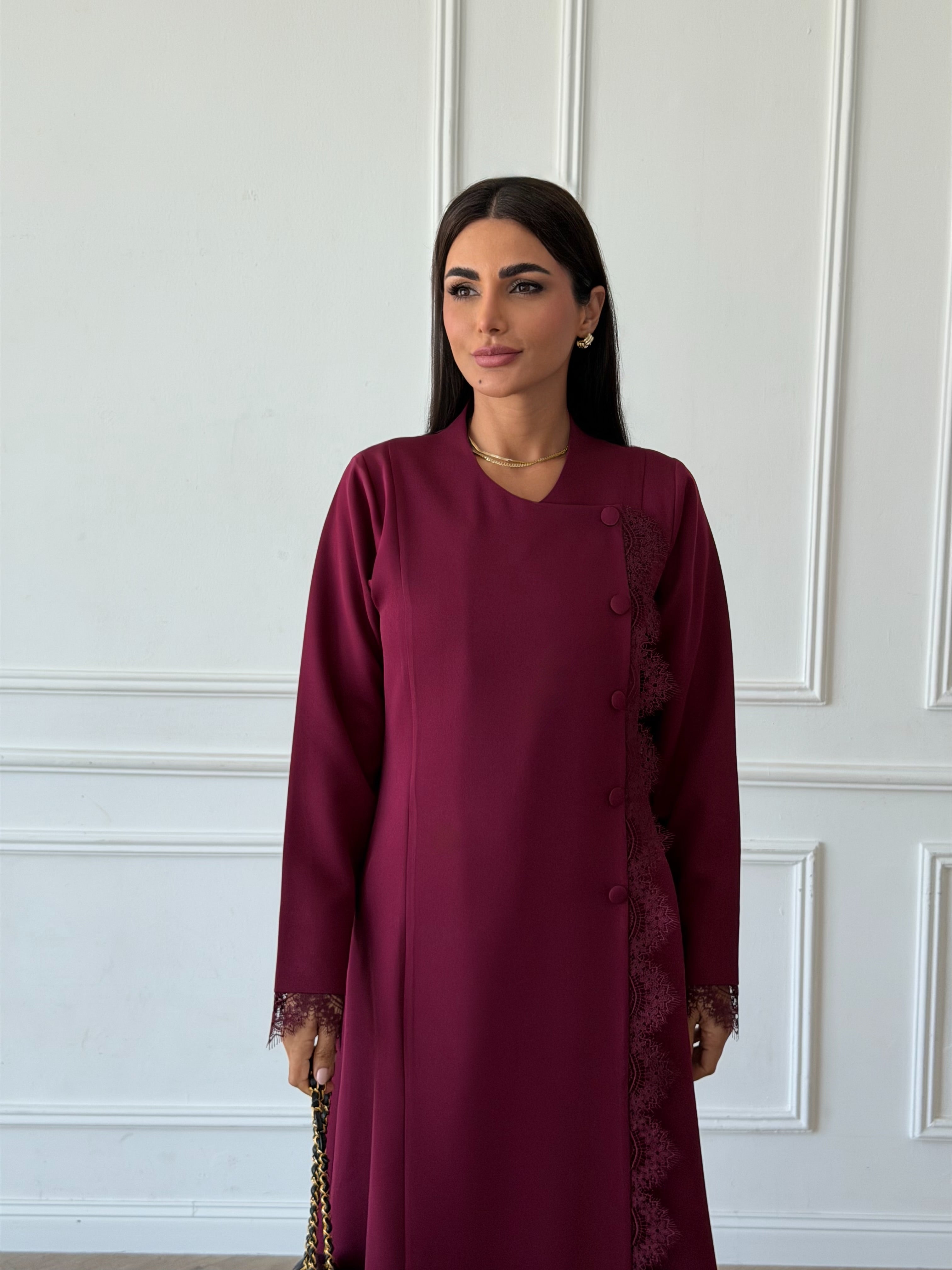 Mouza in Maroon
