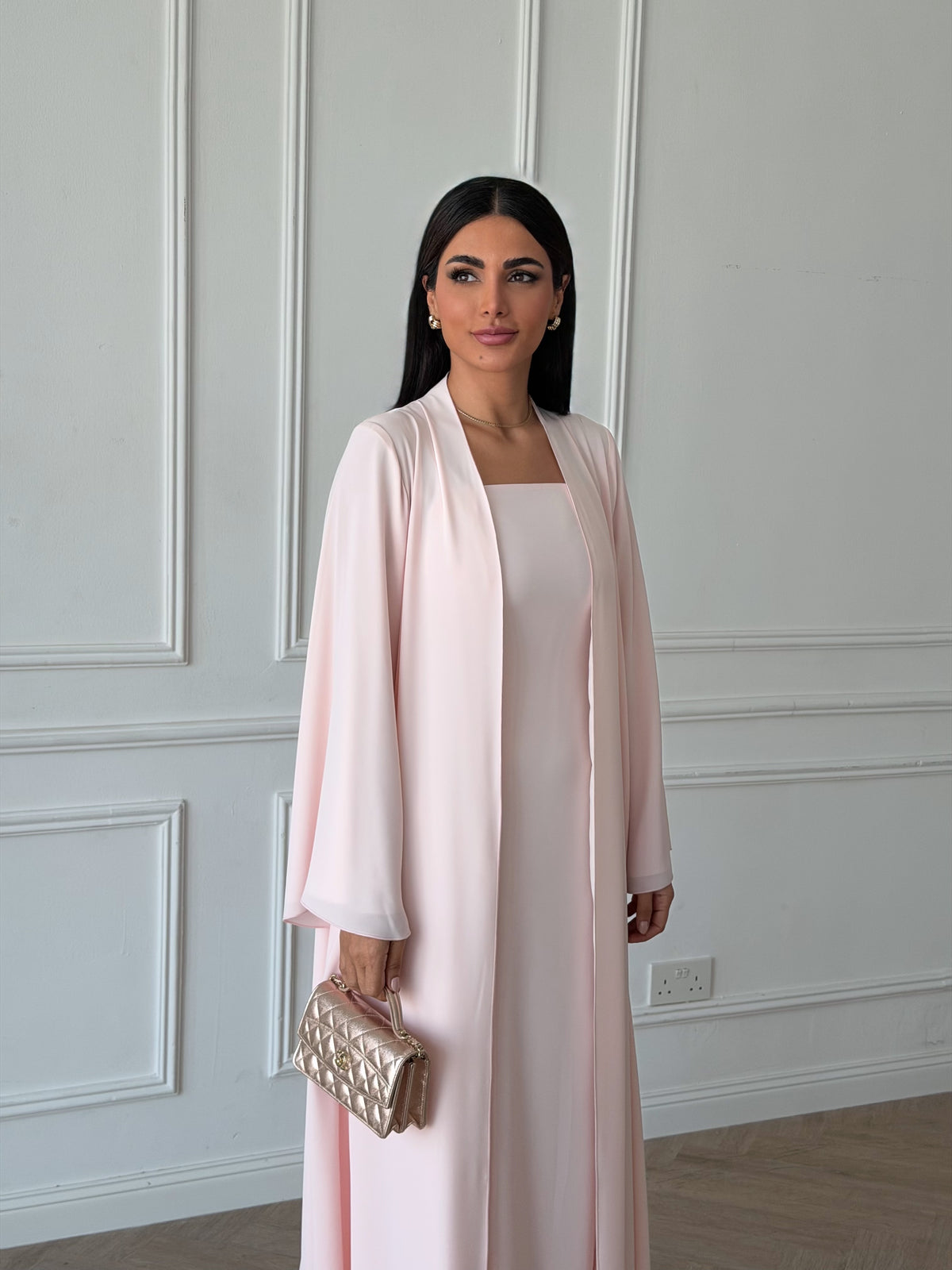 Mizna in Pink