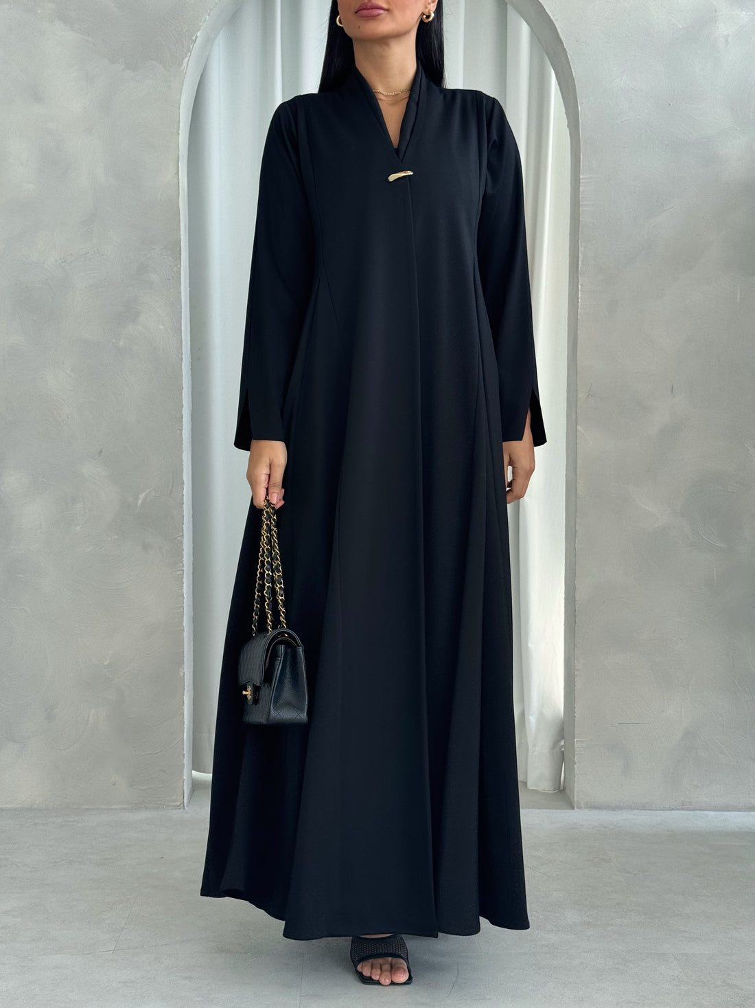 Maisa in Black