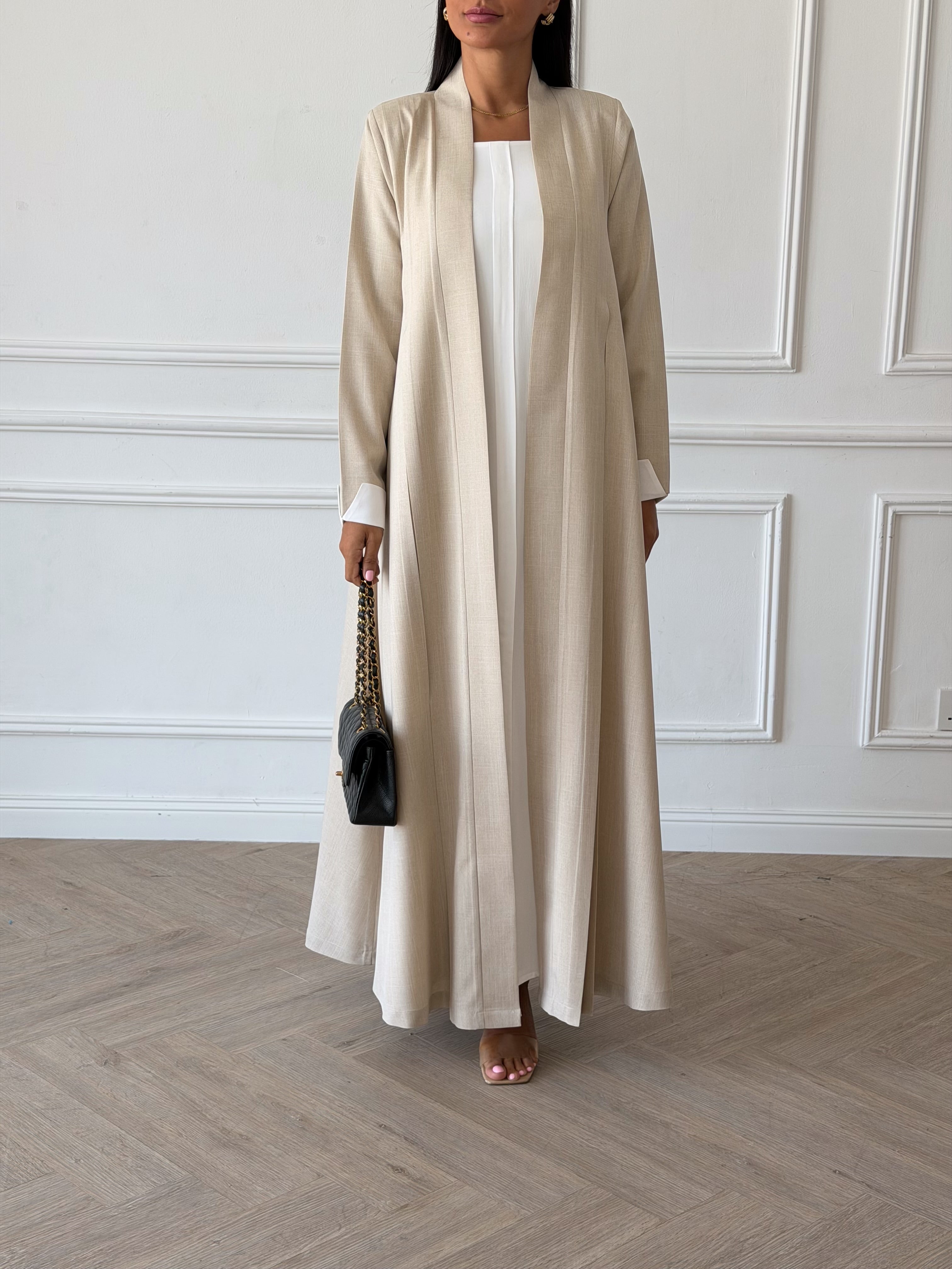Noura in Beige