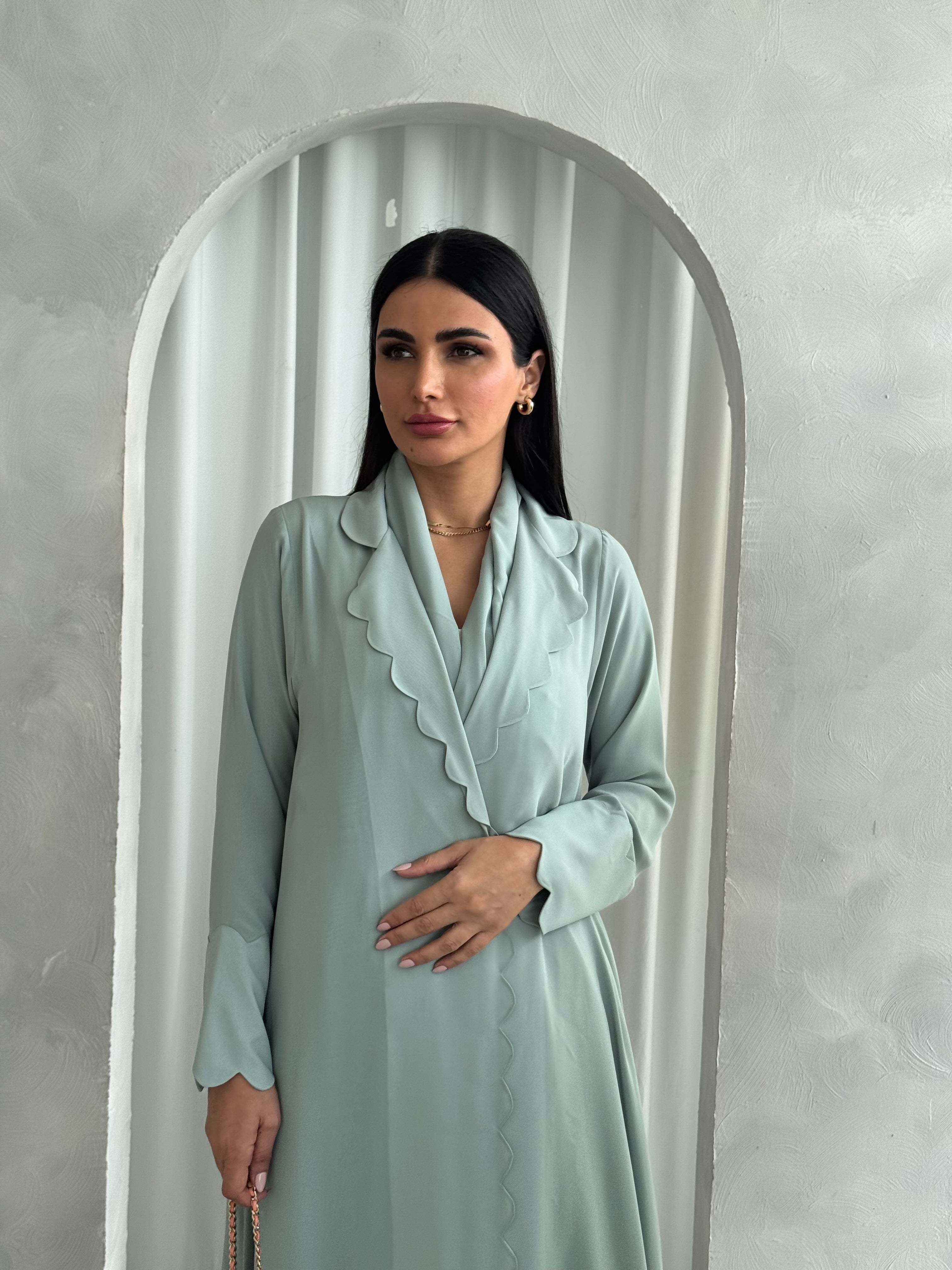 Amna in Sage