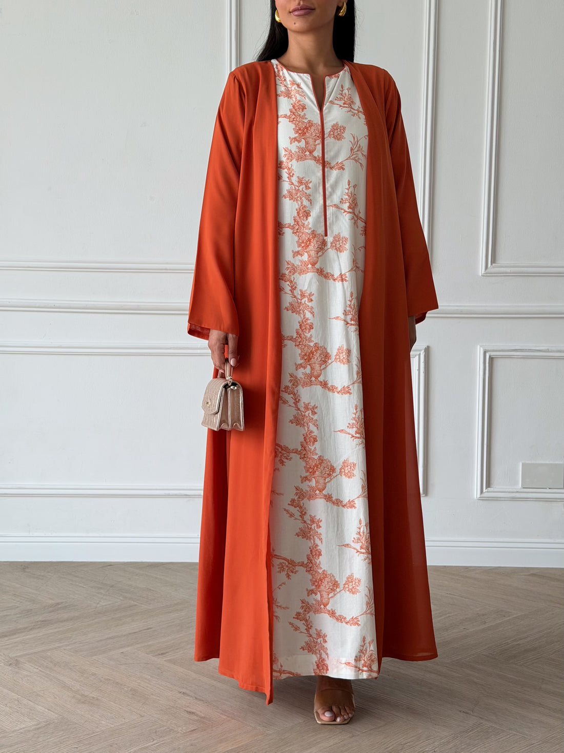 Lina in Orange