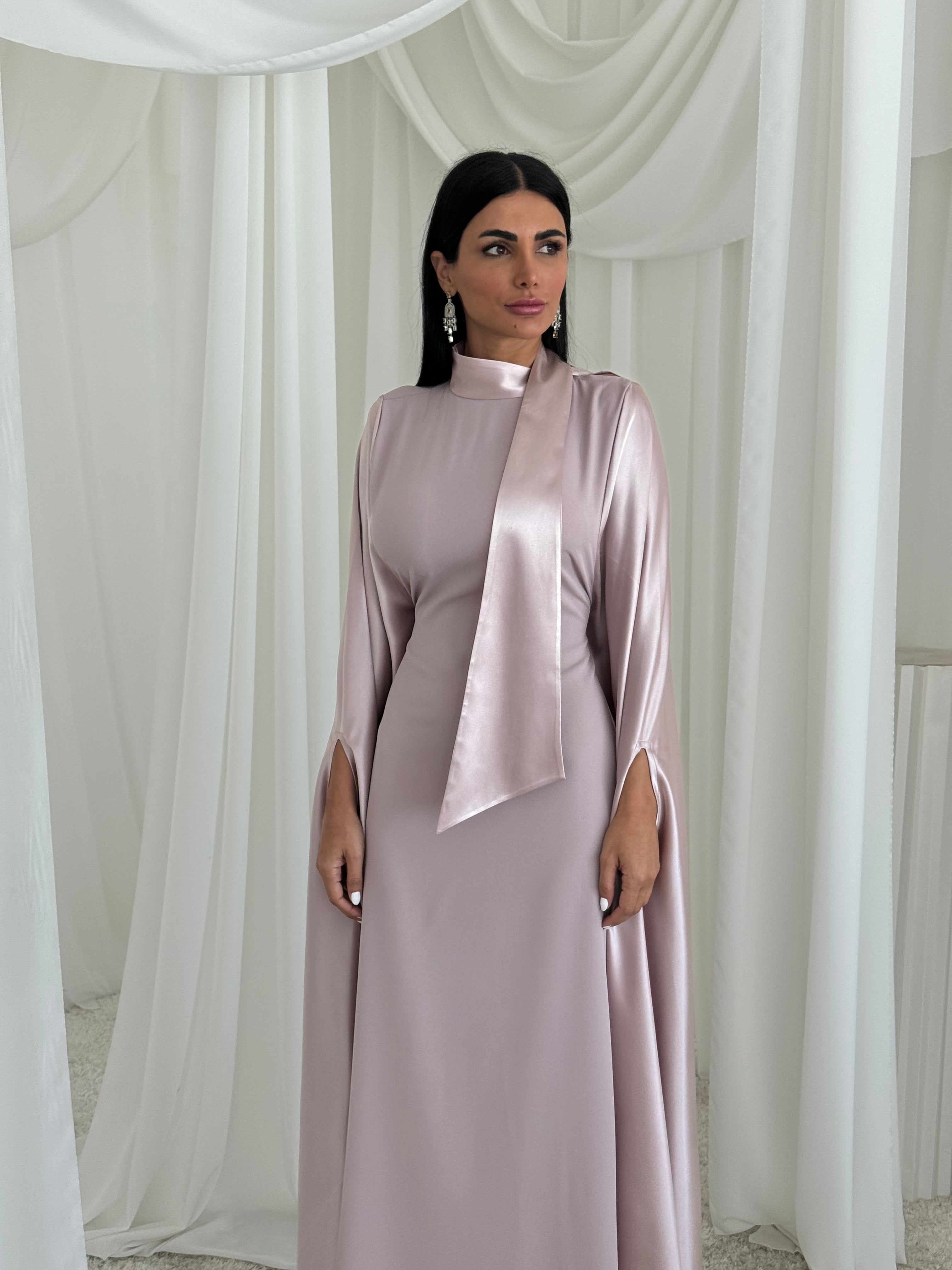 Shaikha in Mauve