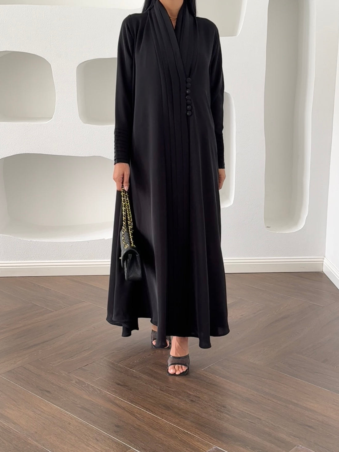 Lama in Black