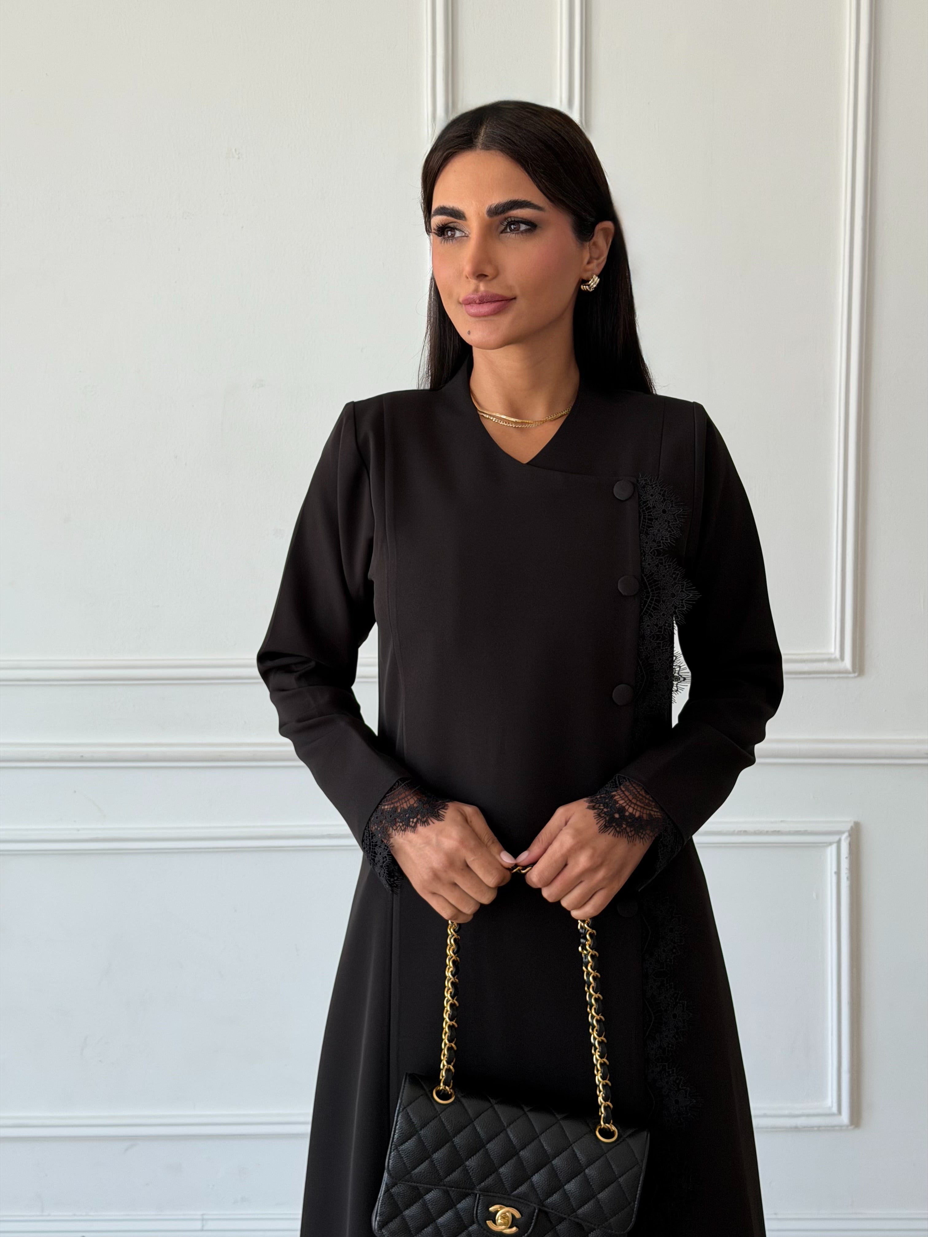 Mouza in Black