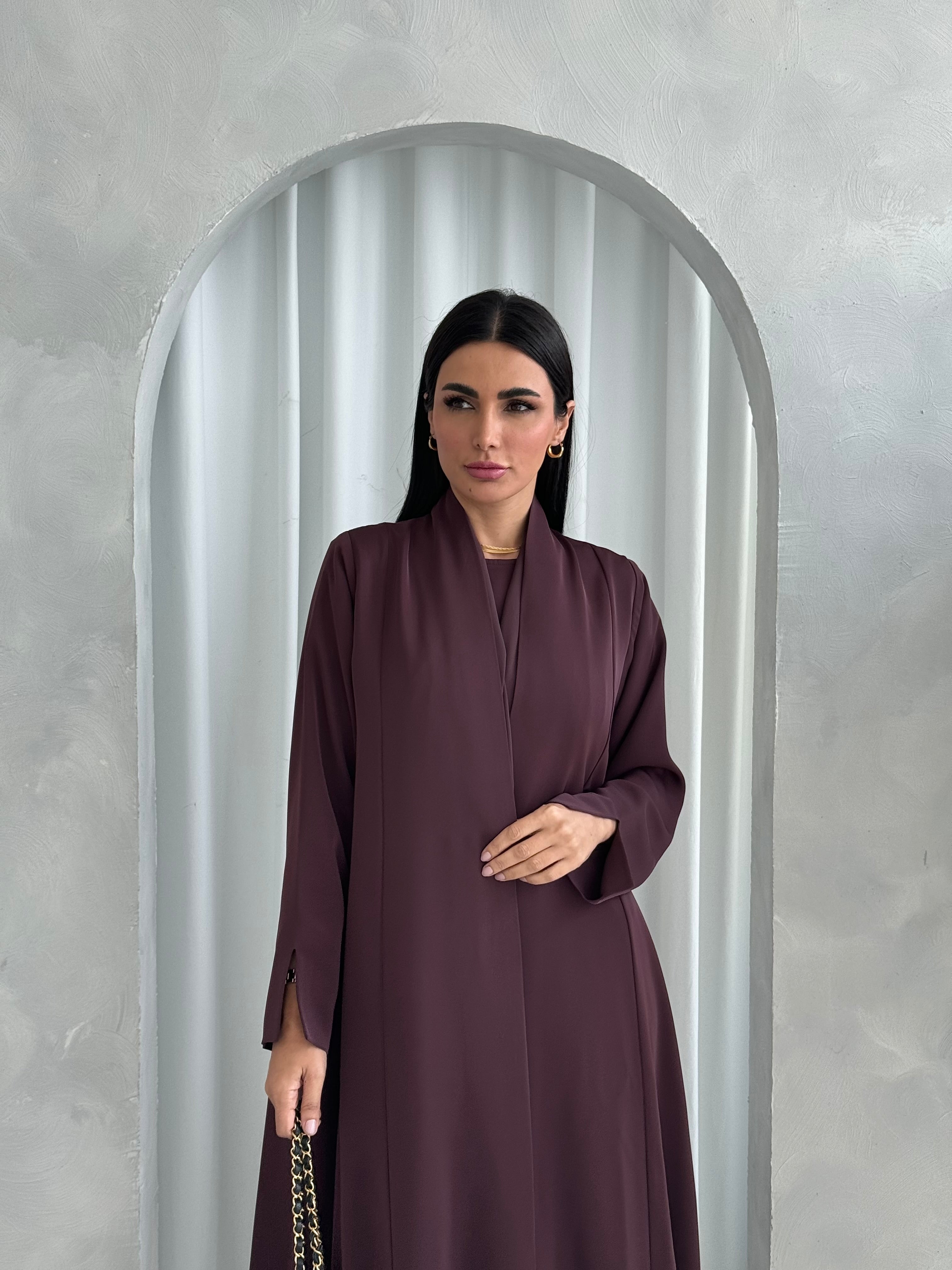 Mahra in Burgundy