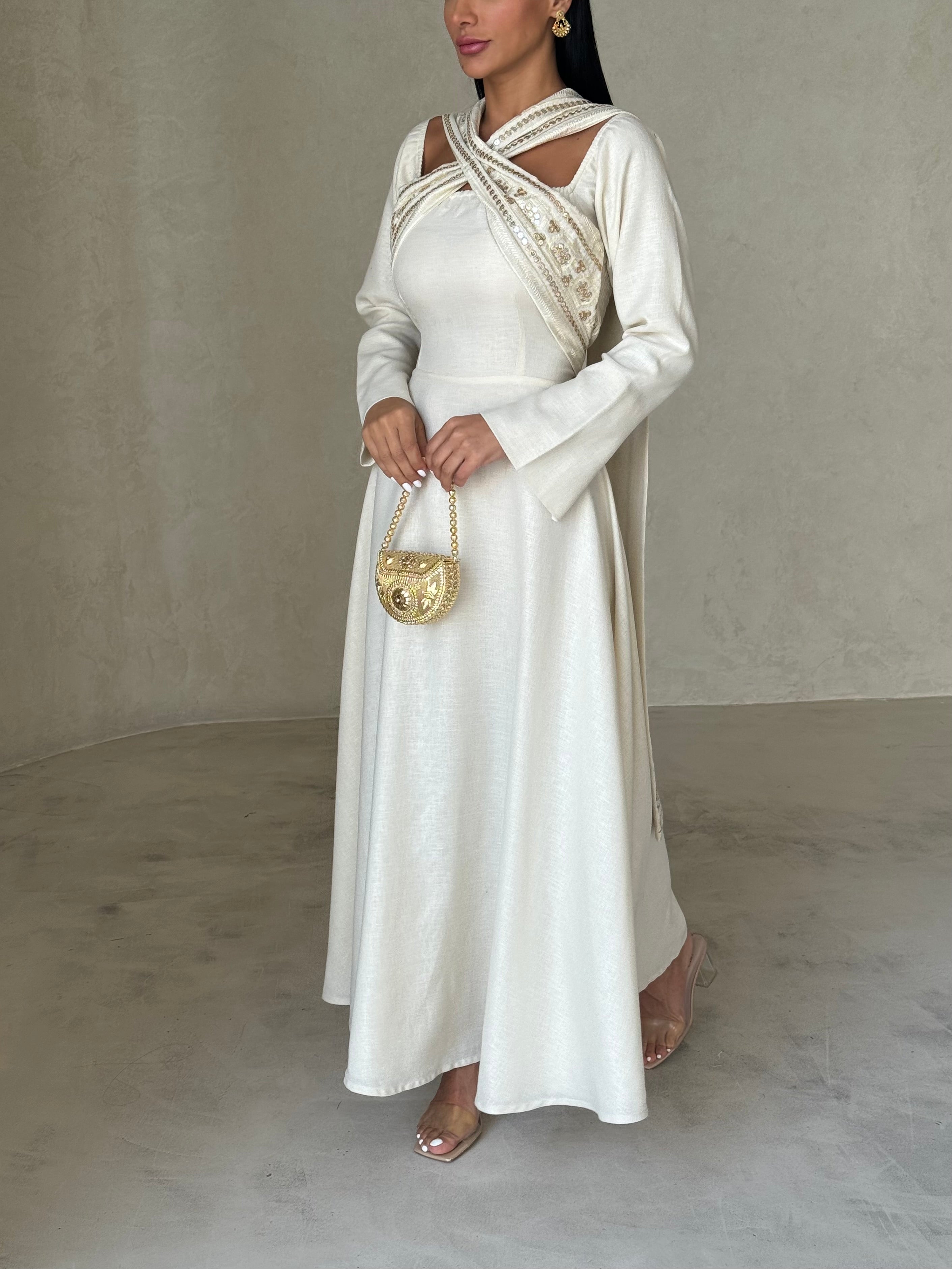 Amira in Cream