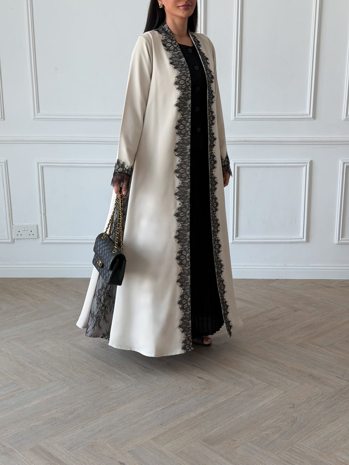 Rahaf in Beige