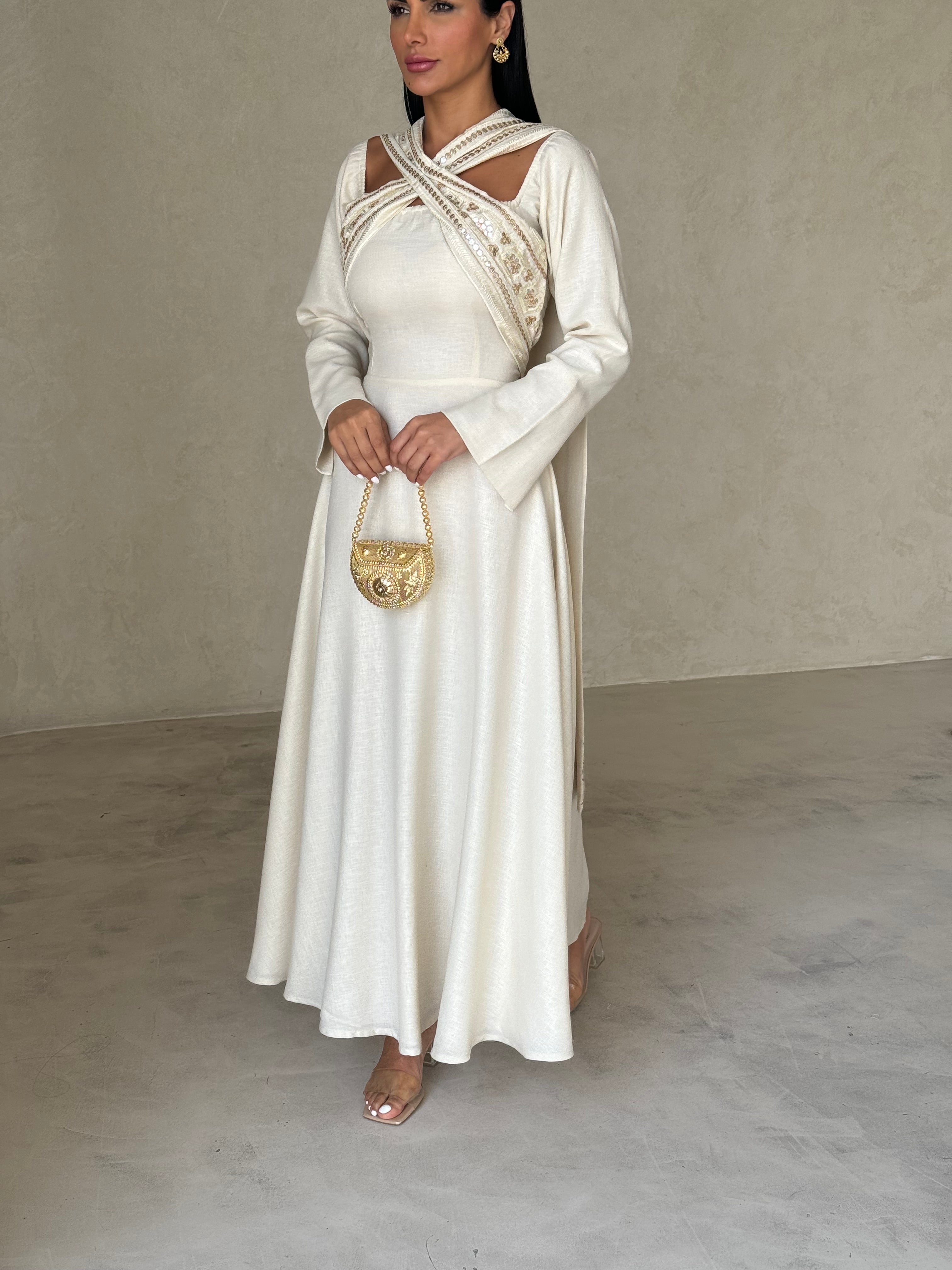 Amira in Cream