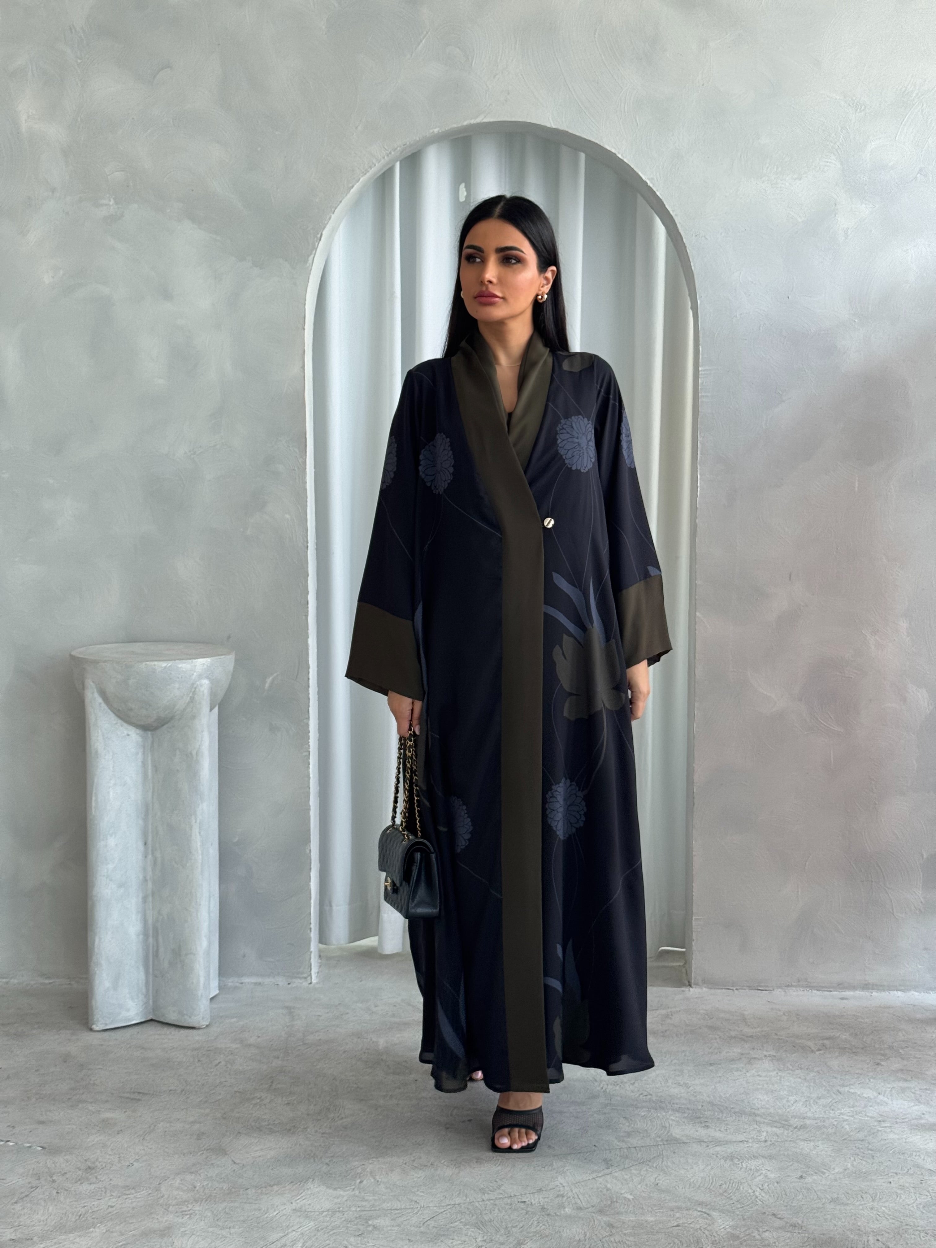Jana in Black Olive