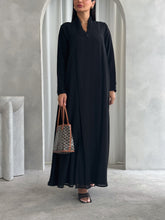 Sara in Black
