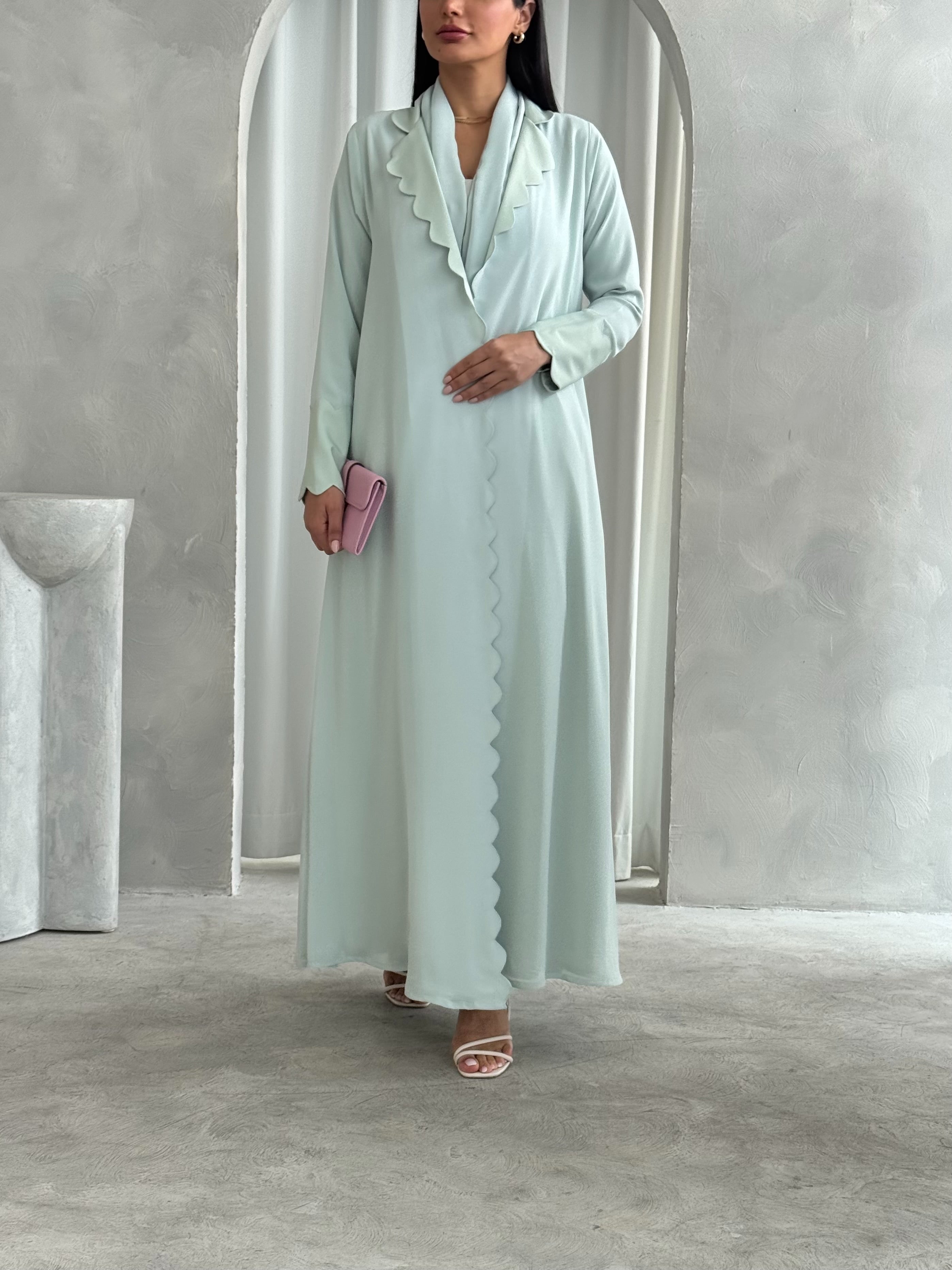 Amna in Mint