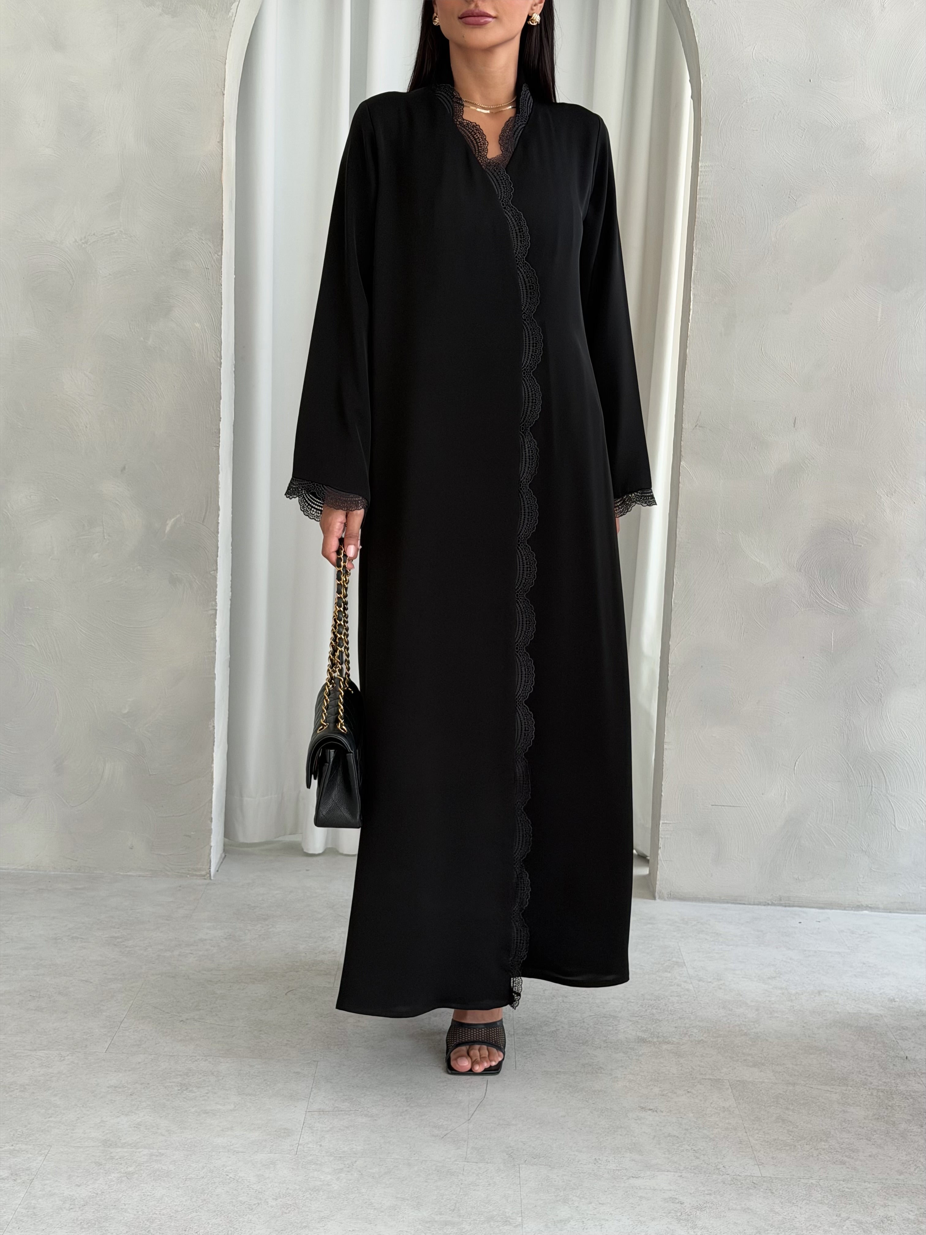Thuraya in Black