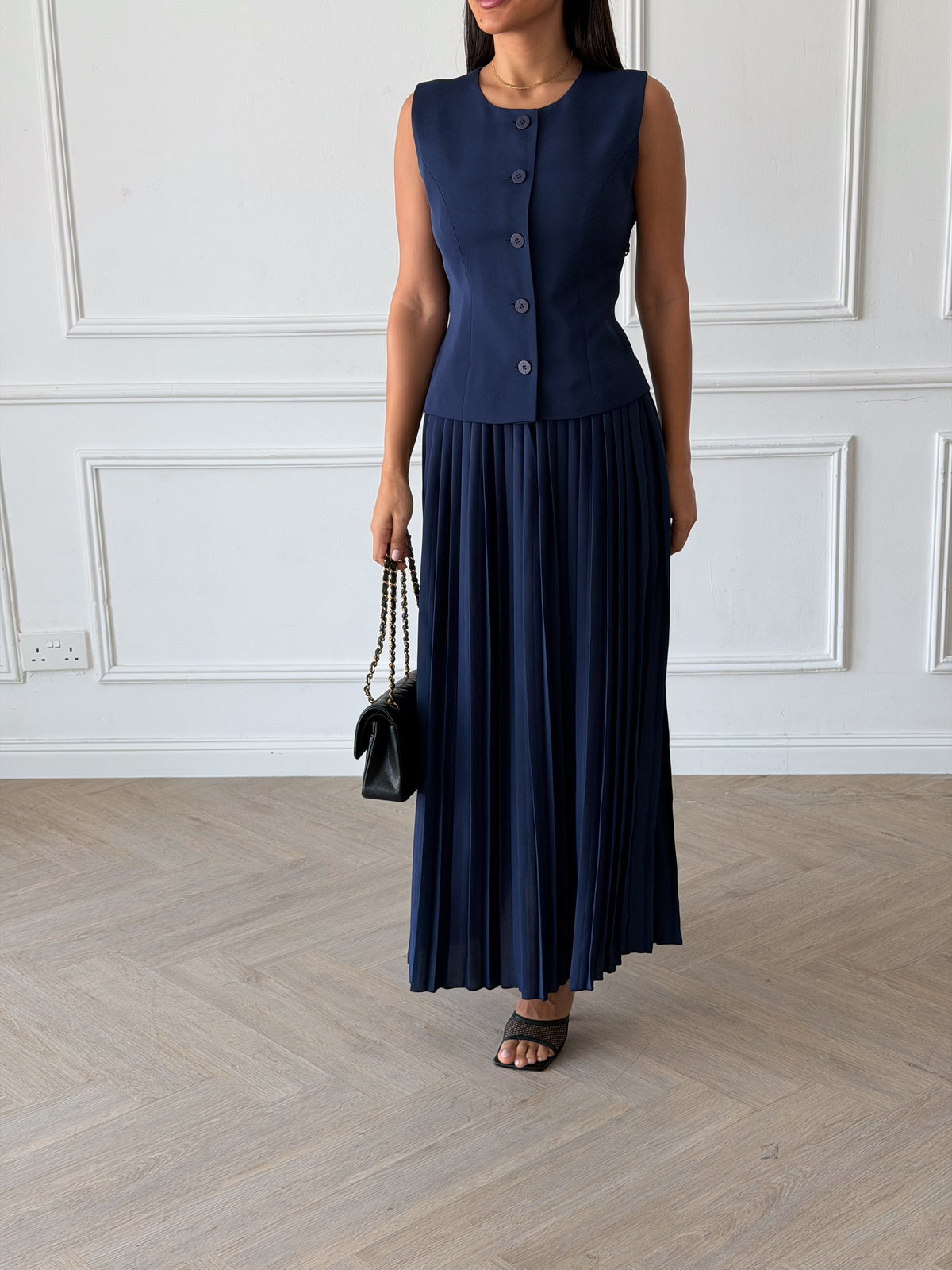 Rahaf in Cream-Navy