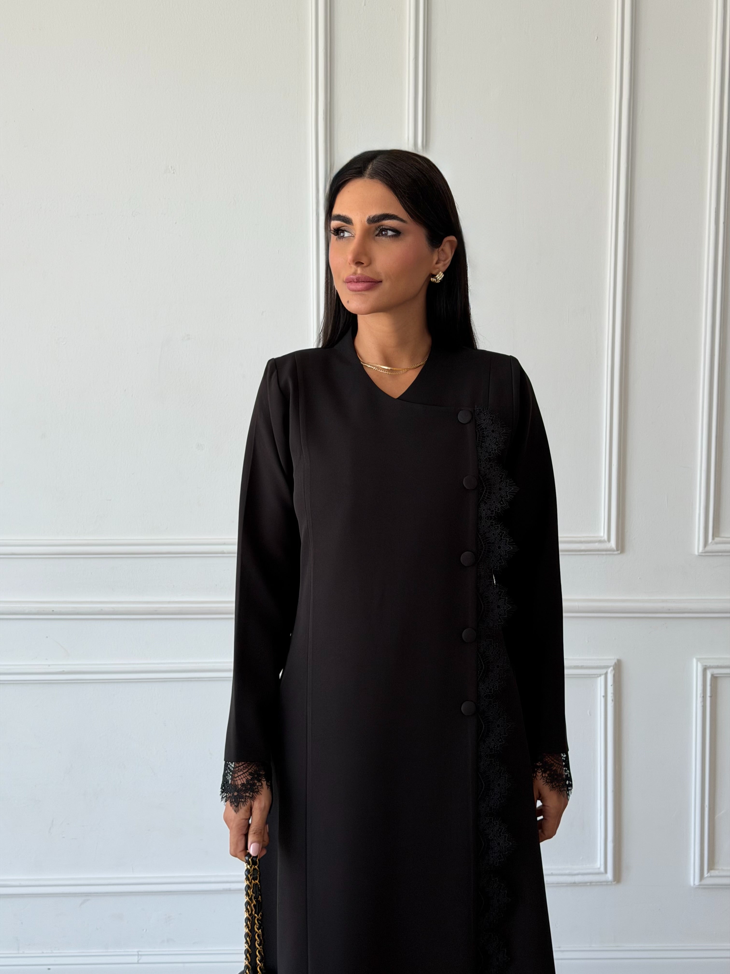 Mouza in Black