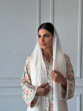 Roses Jalabya in Pink