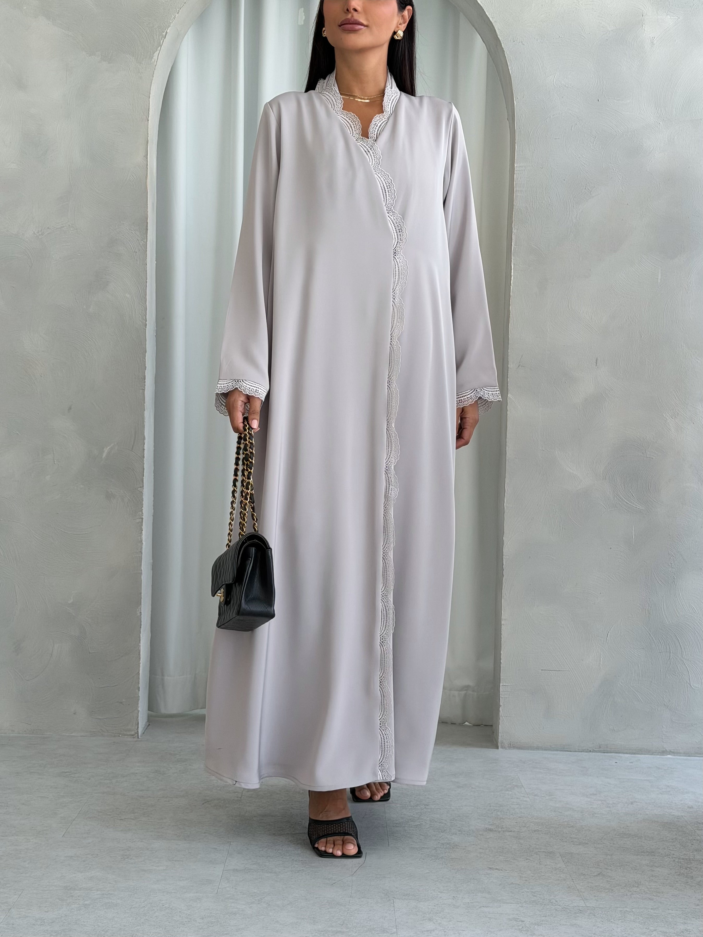 Thuraya in Grey