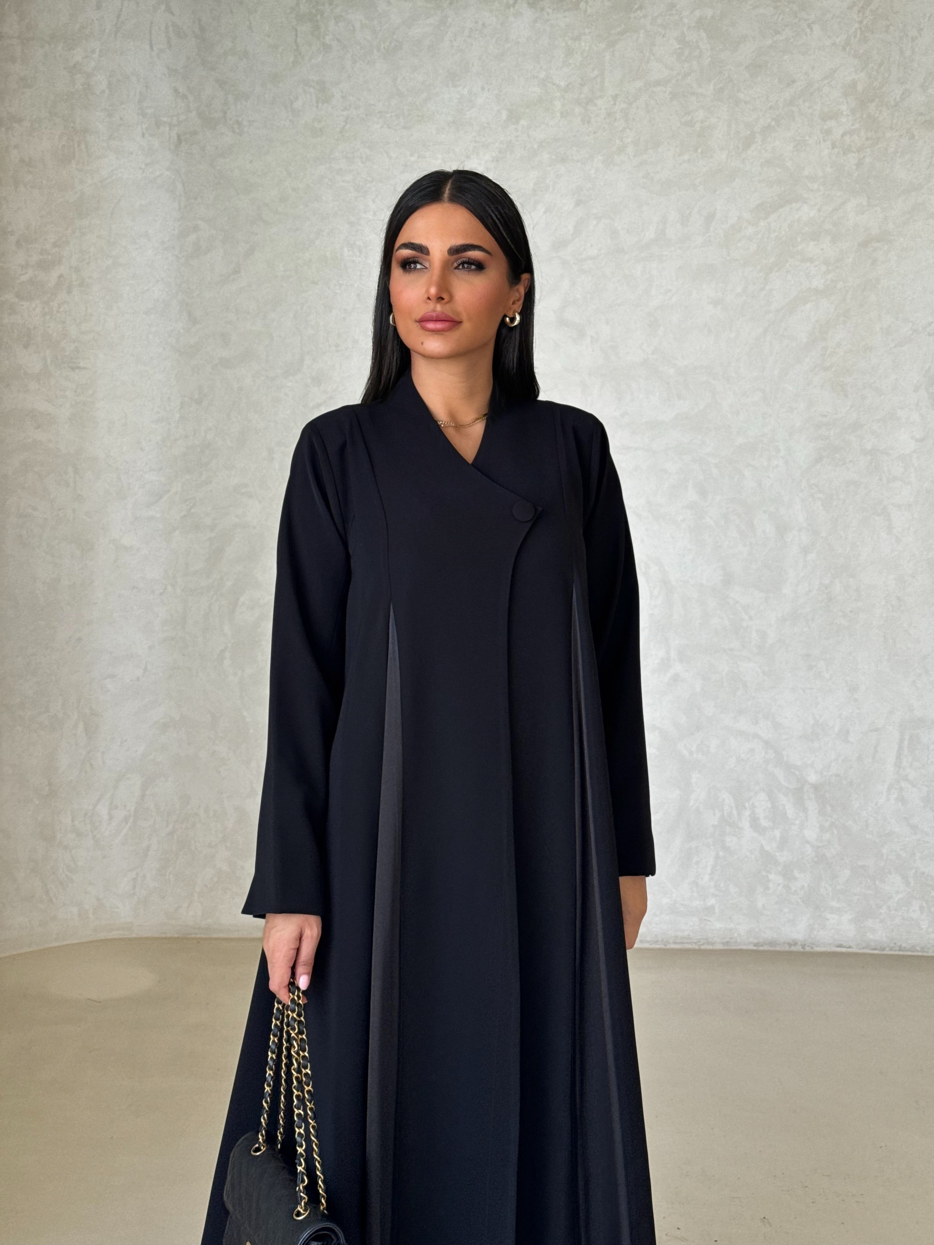Muna in Black