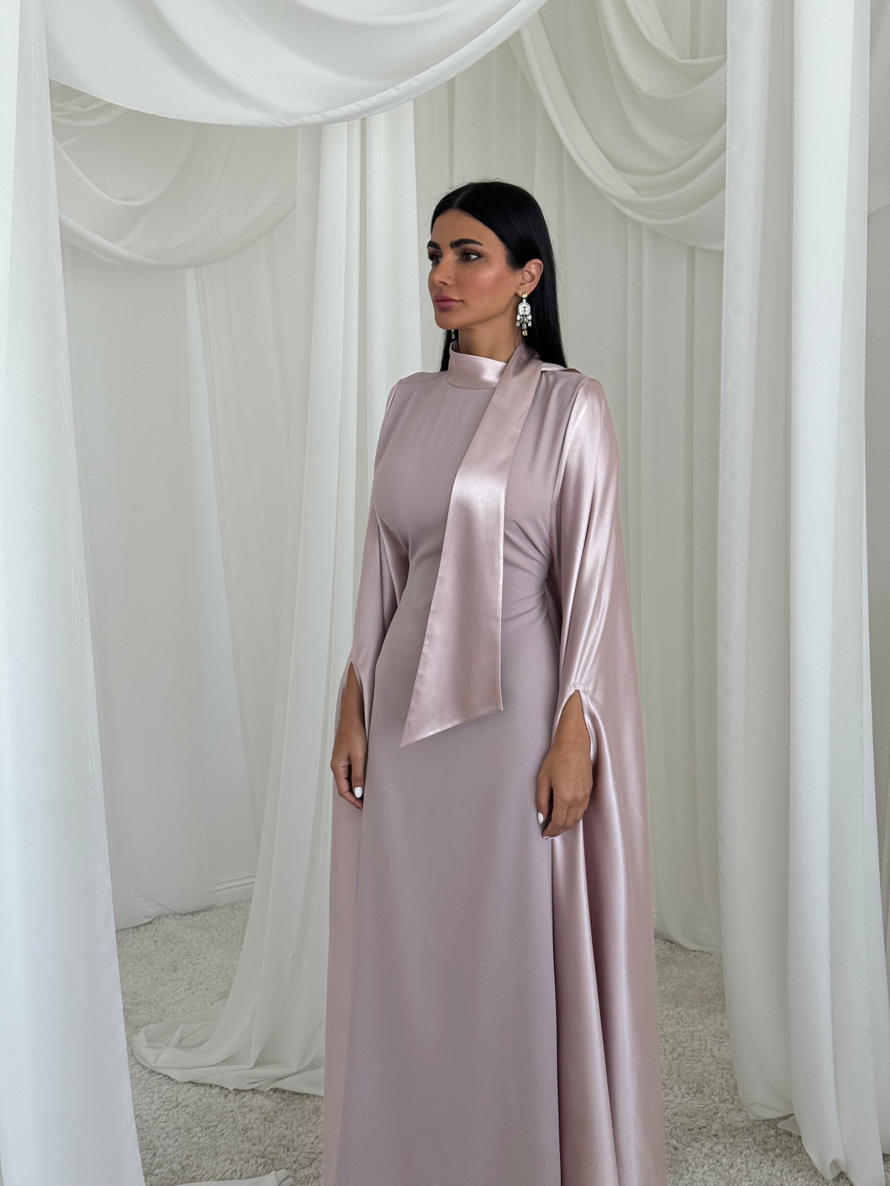 Shaikha in Mauve