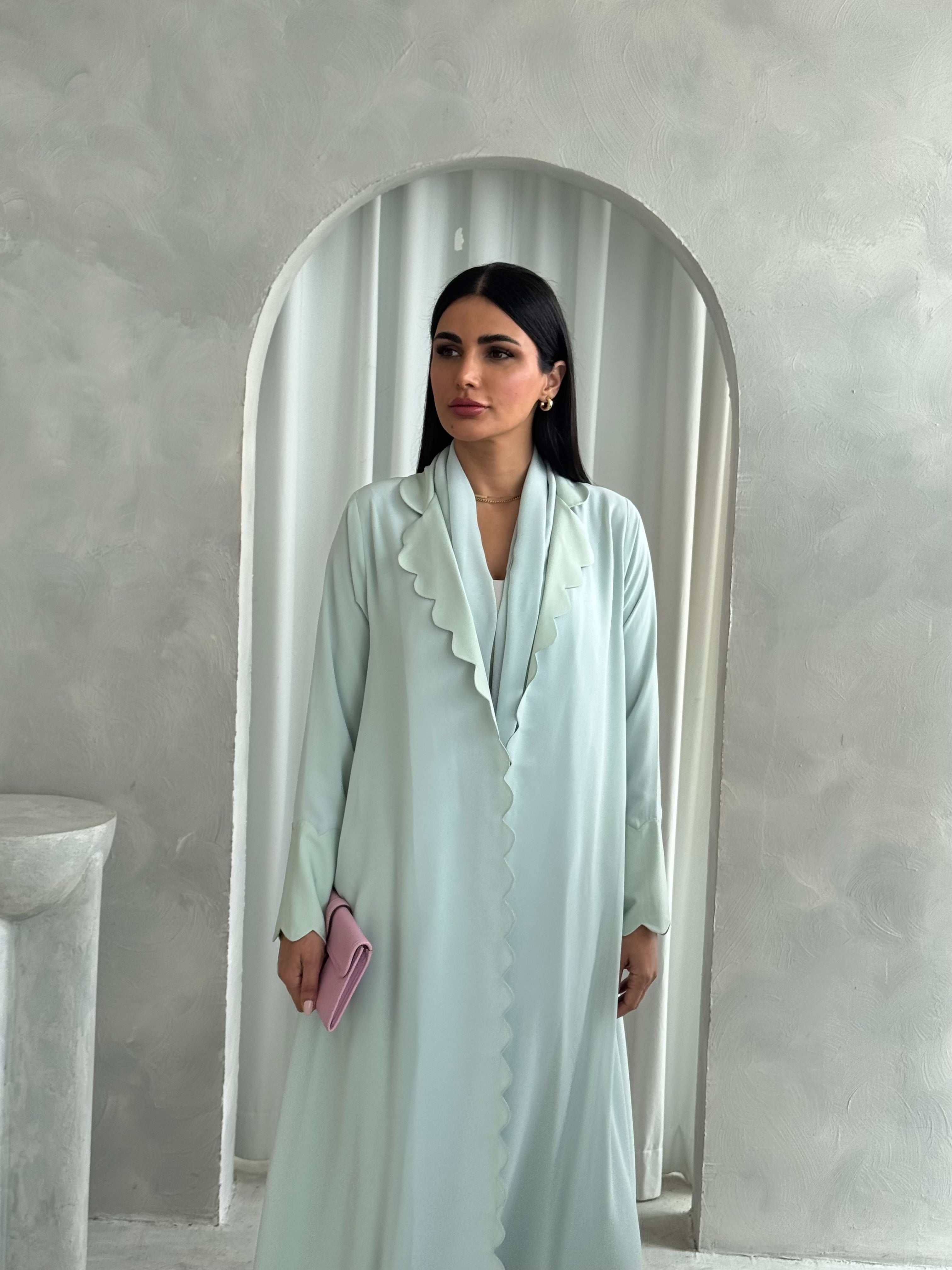 Amna in Mint