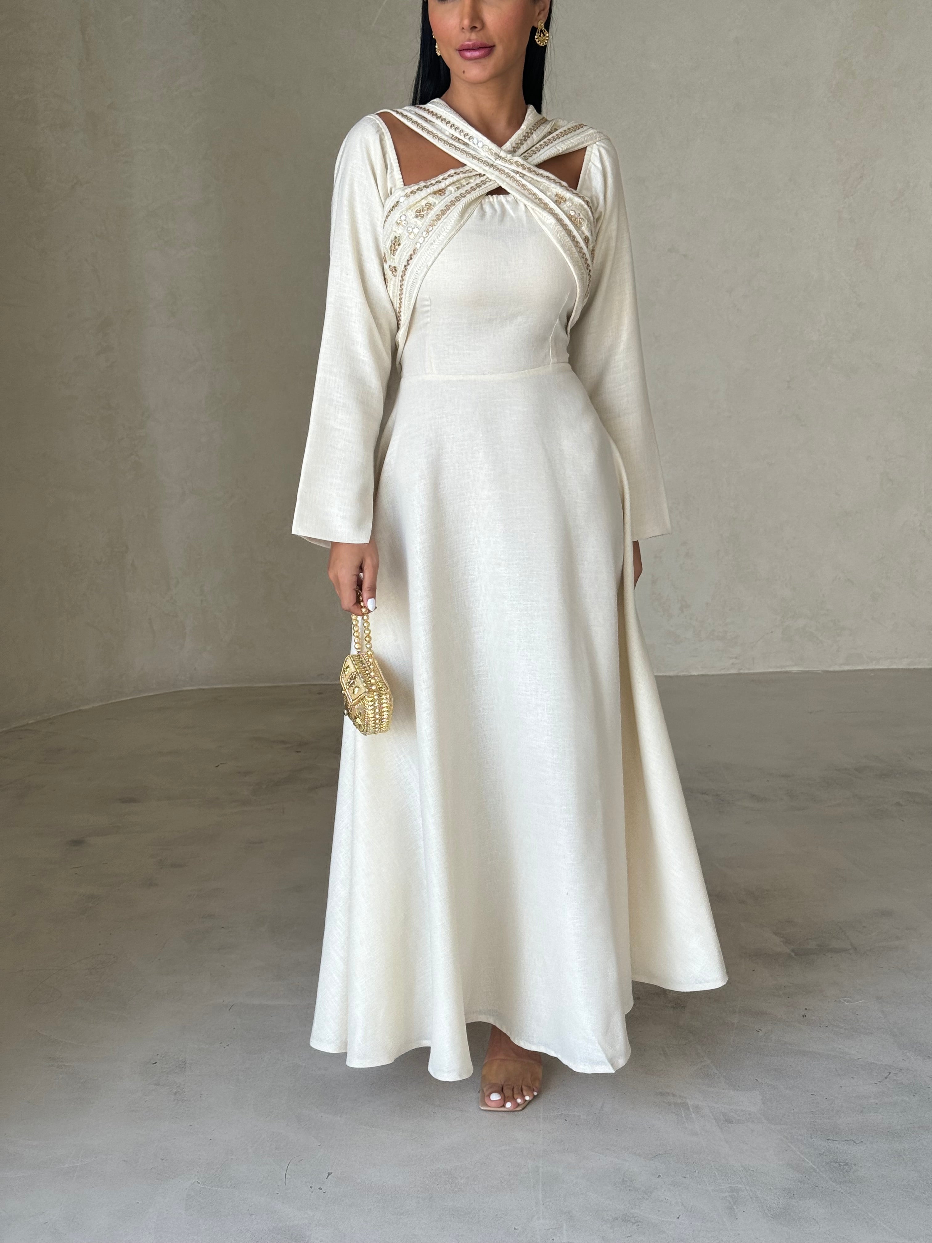 Amira in Cream