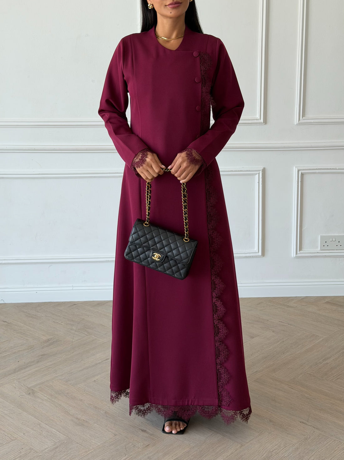 Mouza in Maroon