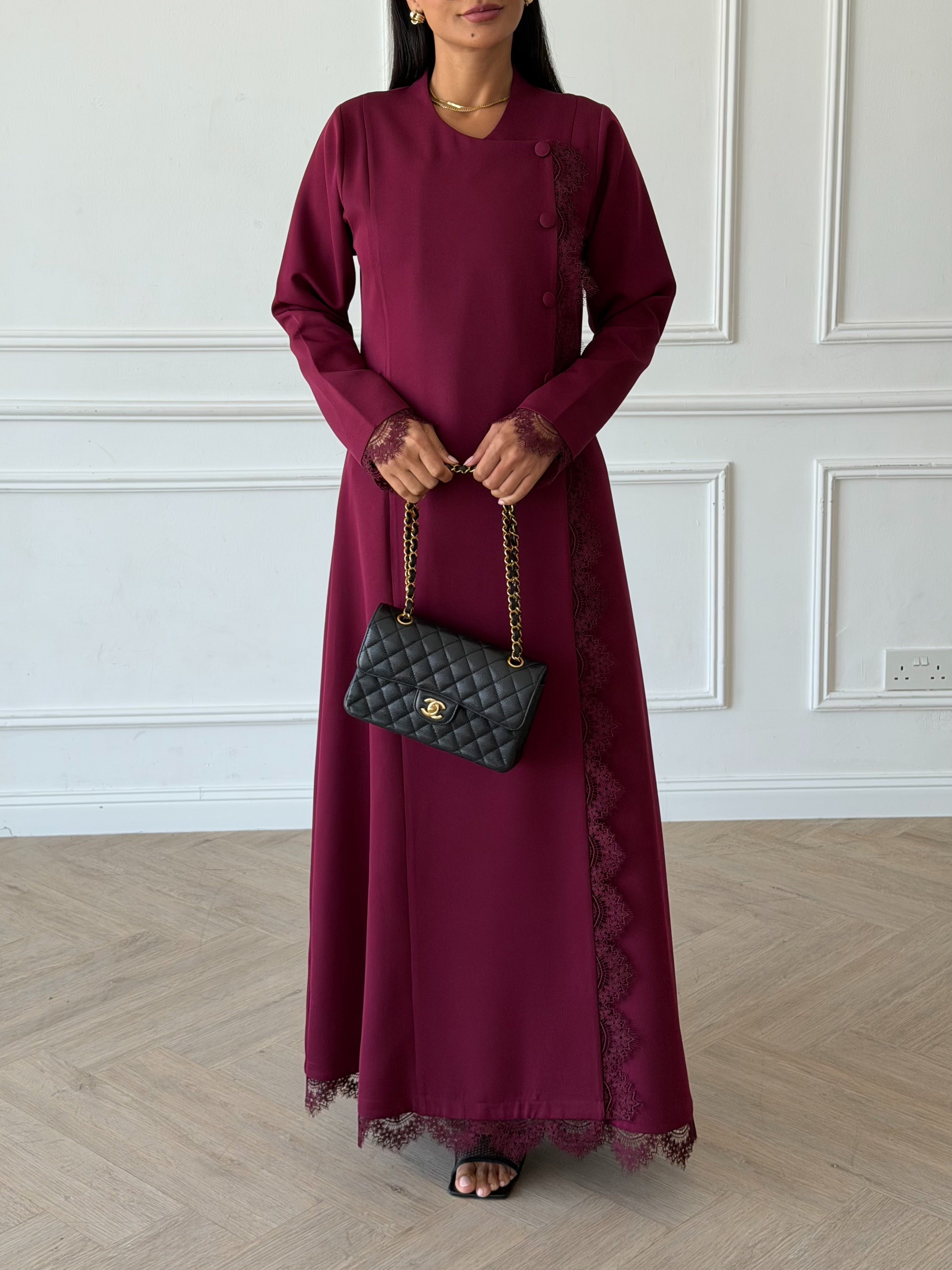 Mouza in Maroon