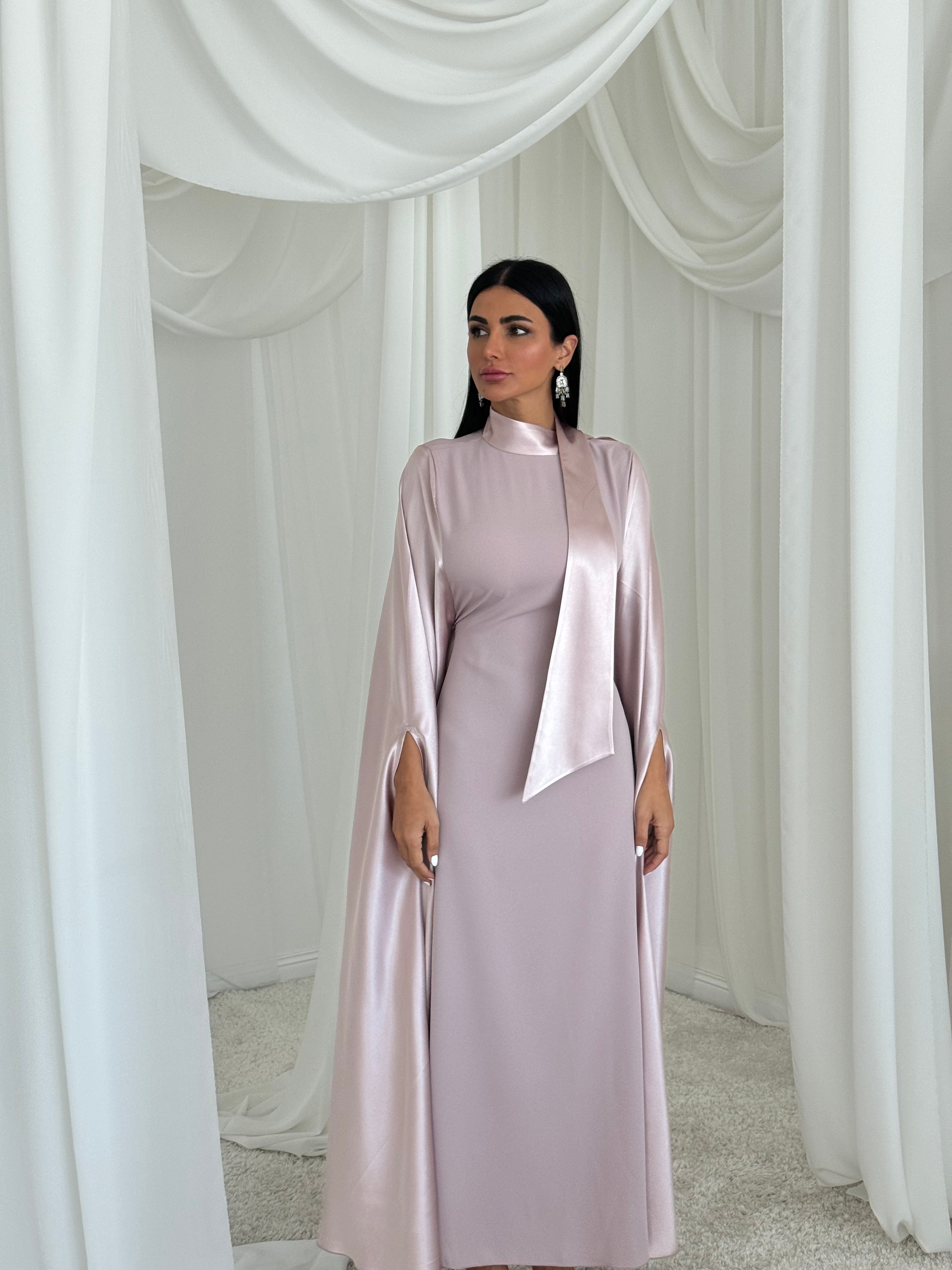 Shaikha in Mauve