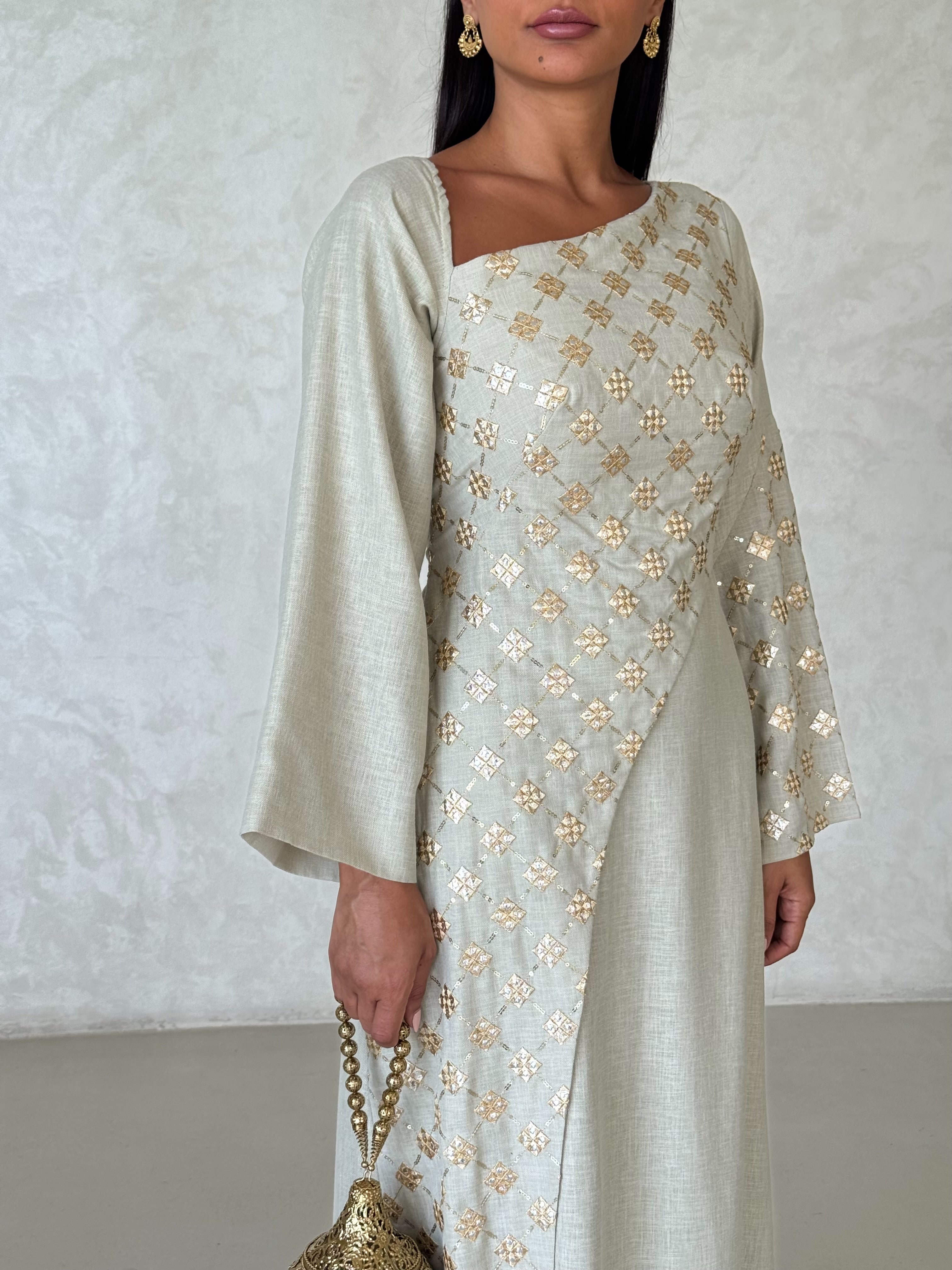 Lamya in Mint