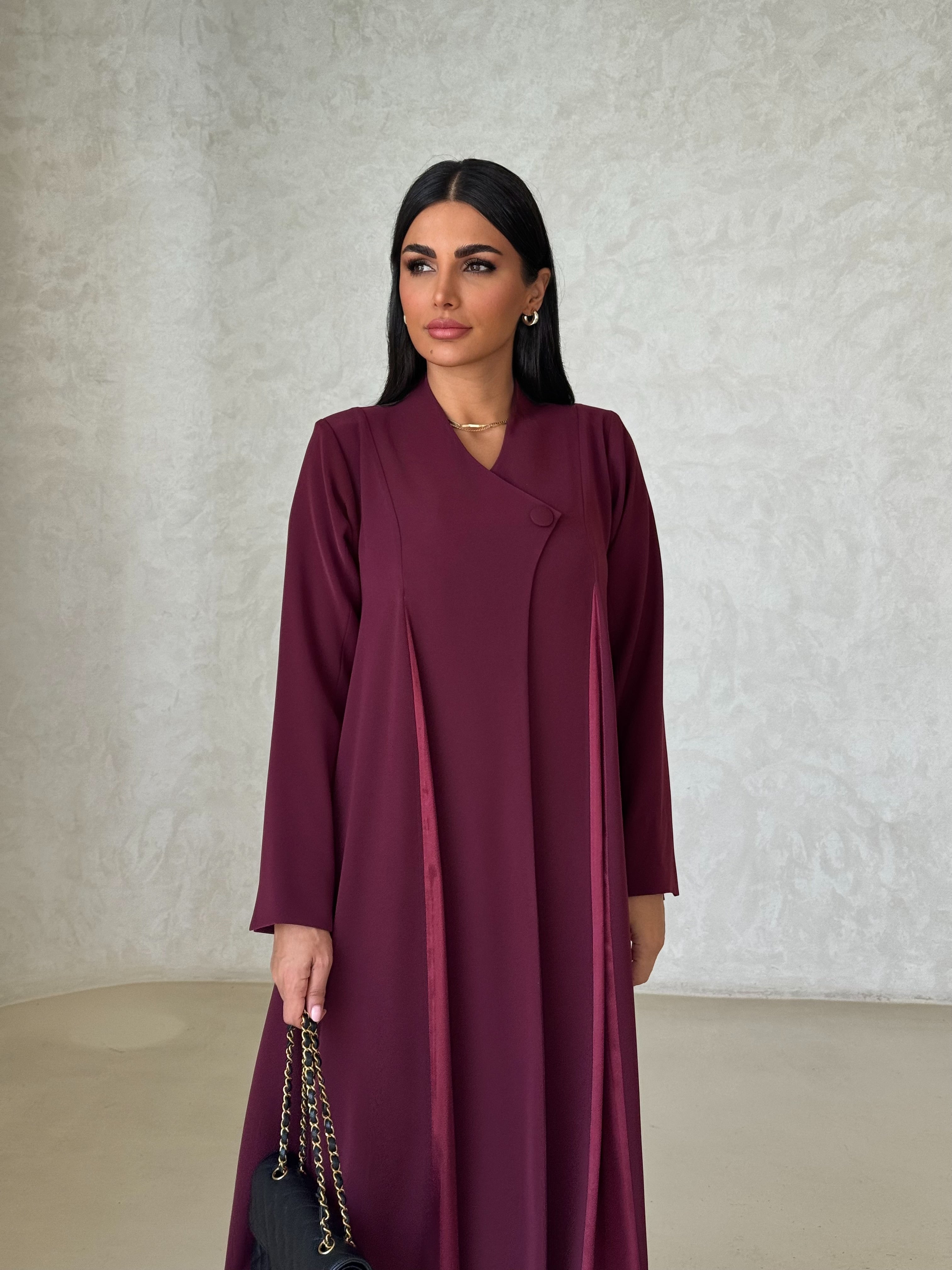 Muna in Maroon